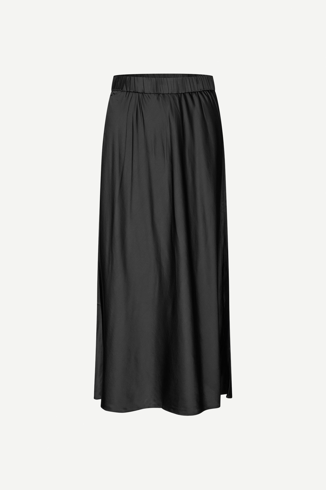 Silky trapezoid skirt in black