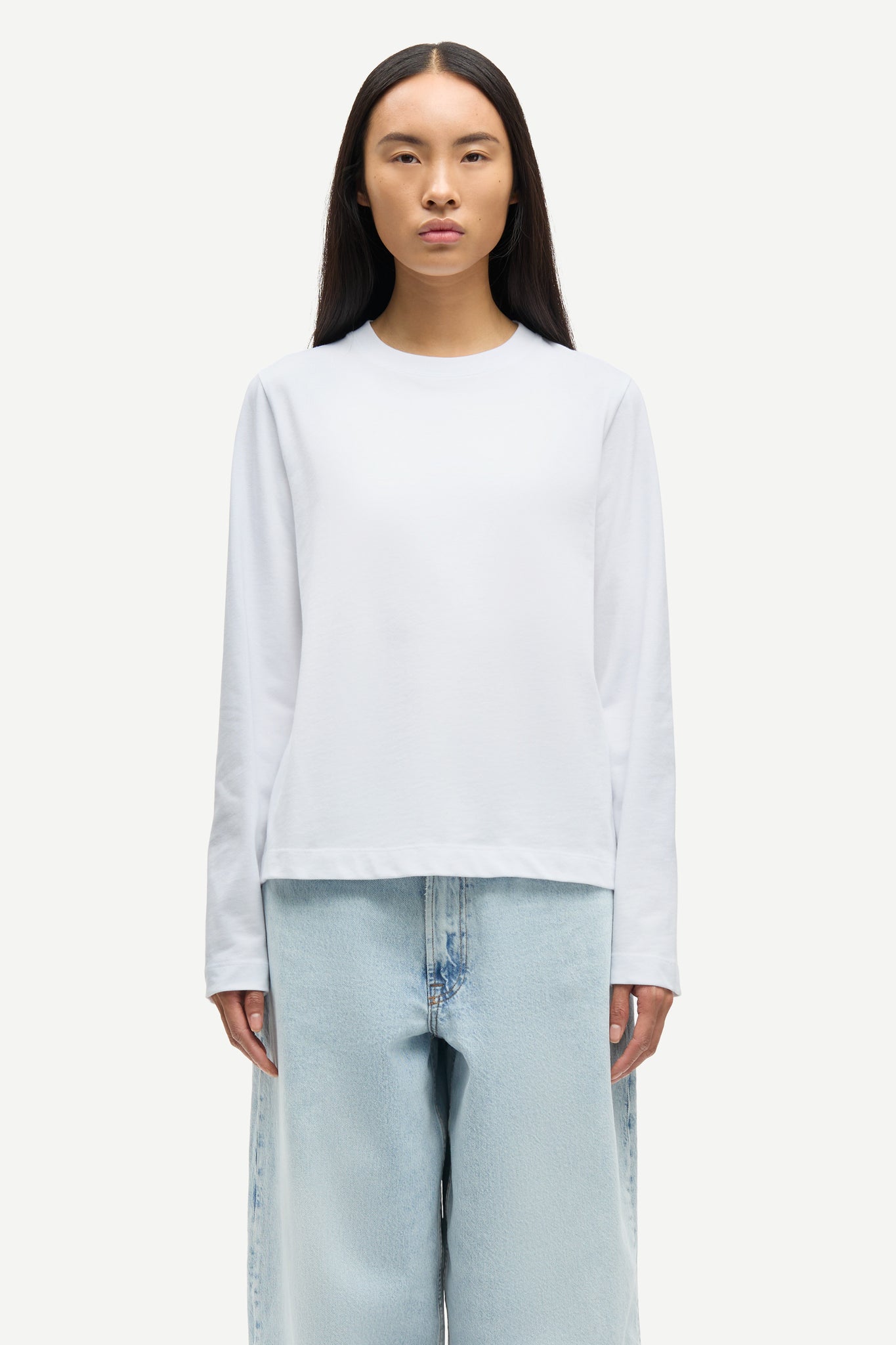 Crew neck longsleeve in white