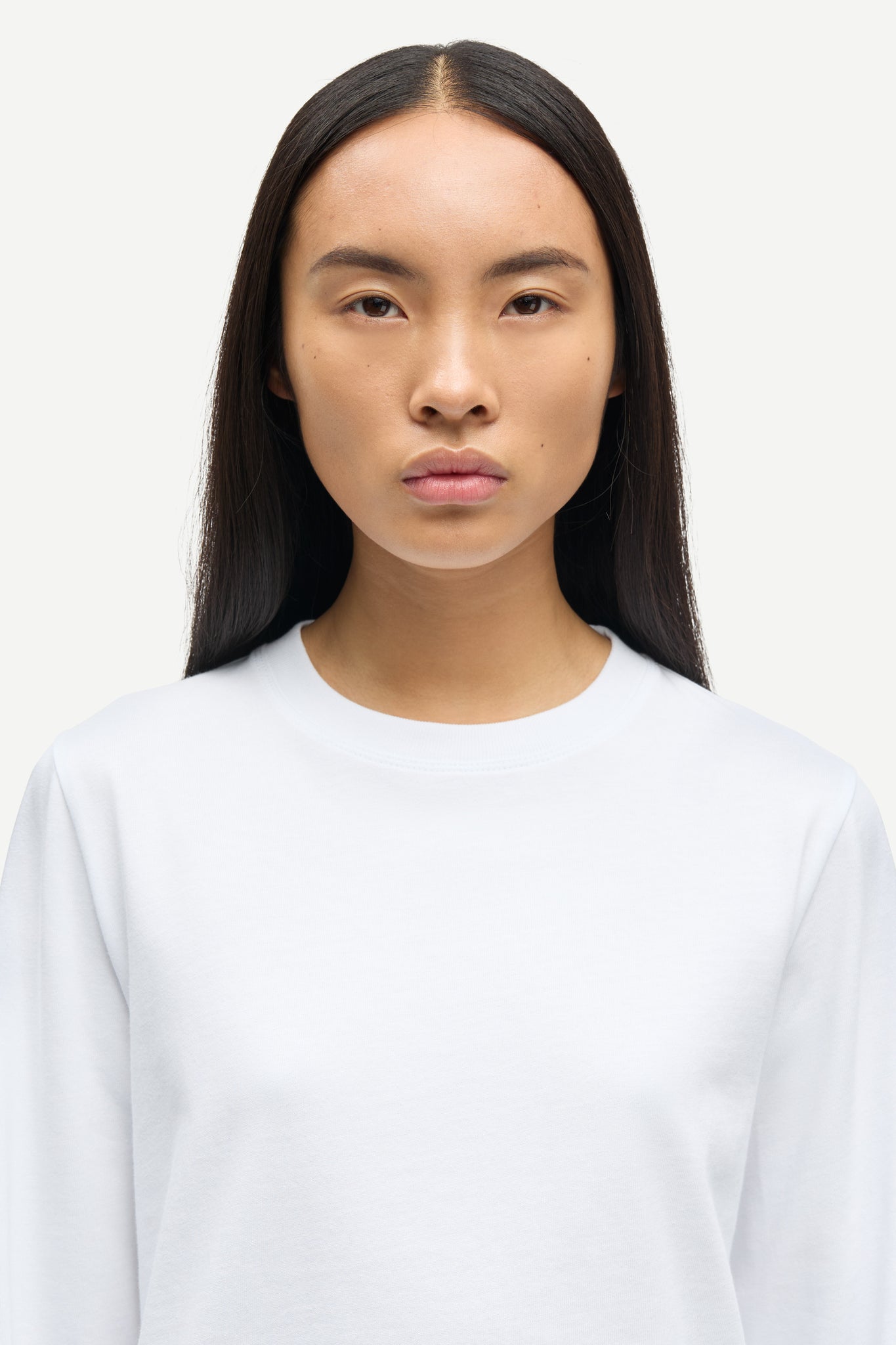 Crew neck longsleeve in white