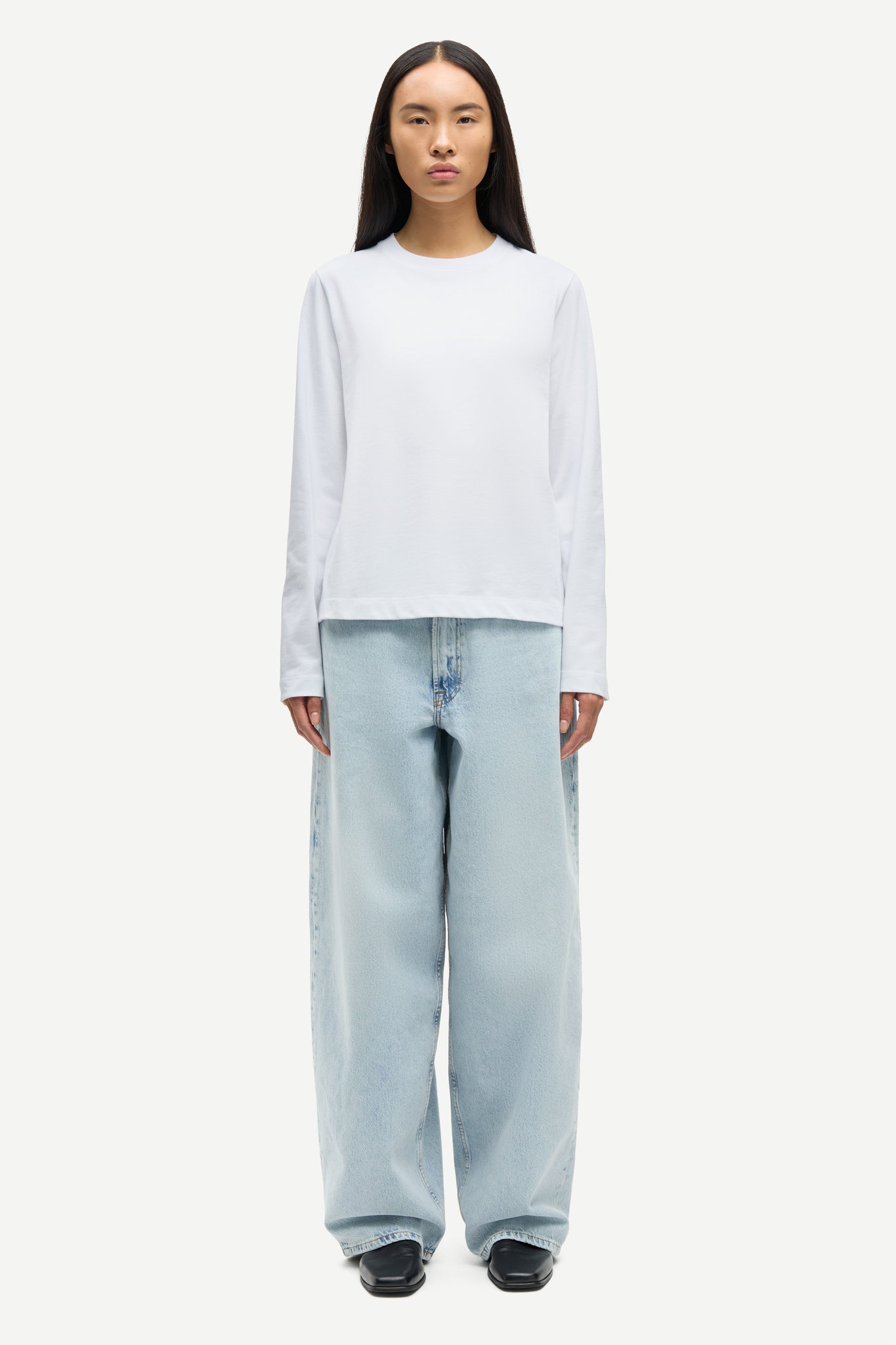 Crew neck longsleeve in white