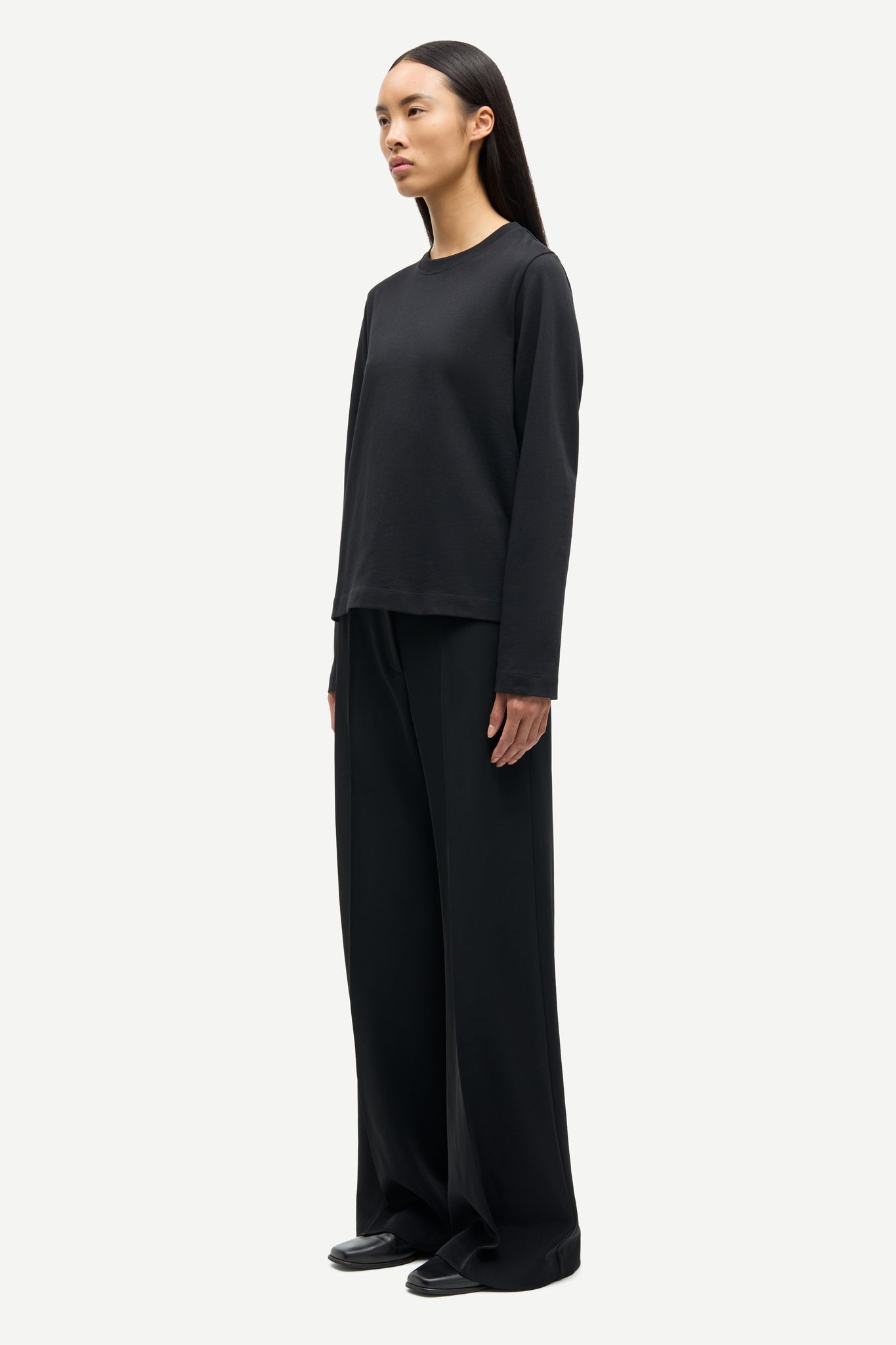 Crew neck longsleeve in black