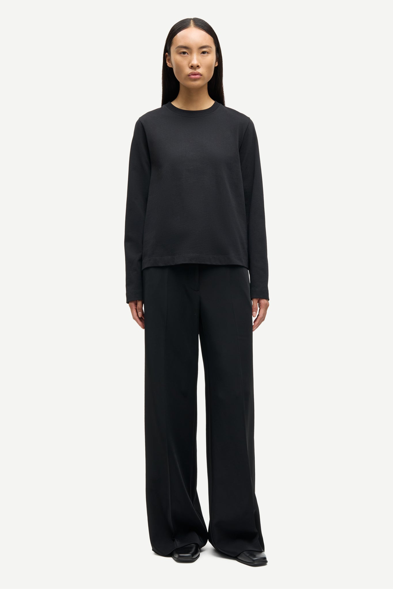 Crew neck longsleeve in black