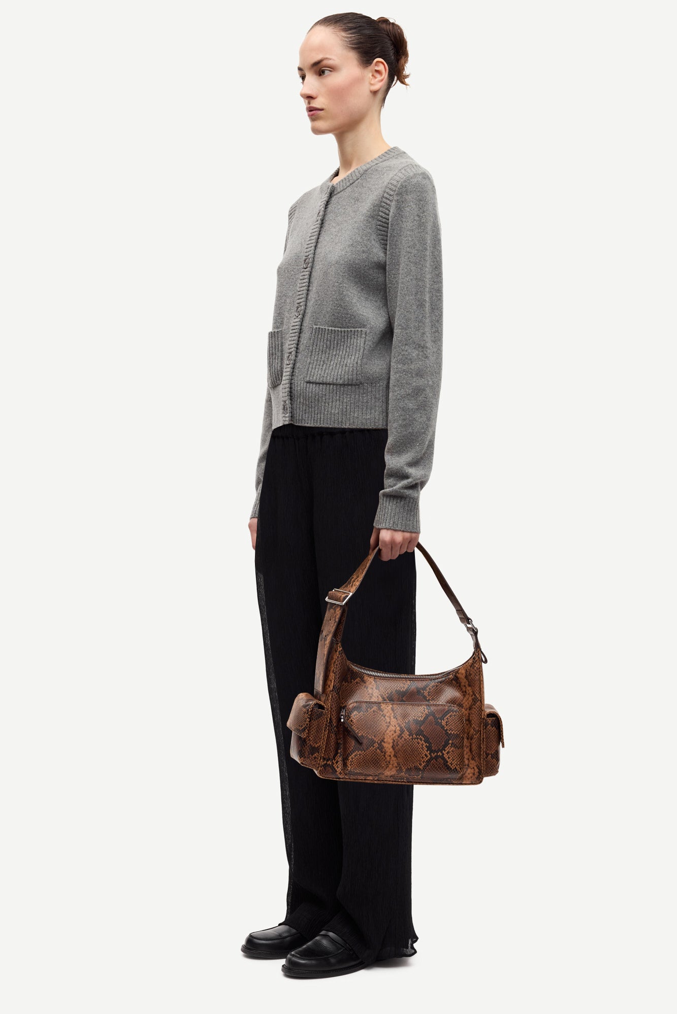 Saelif short cardi in dark grey