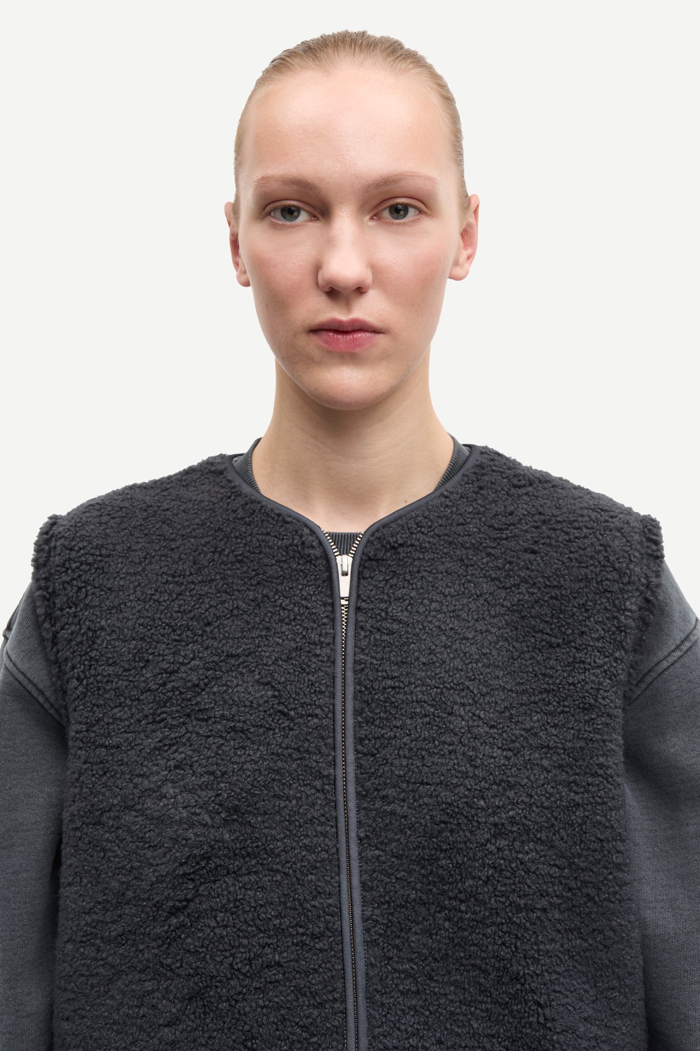 Sauutumns vest in charcoal art