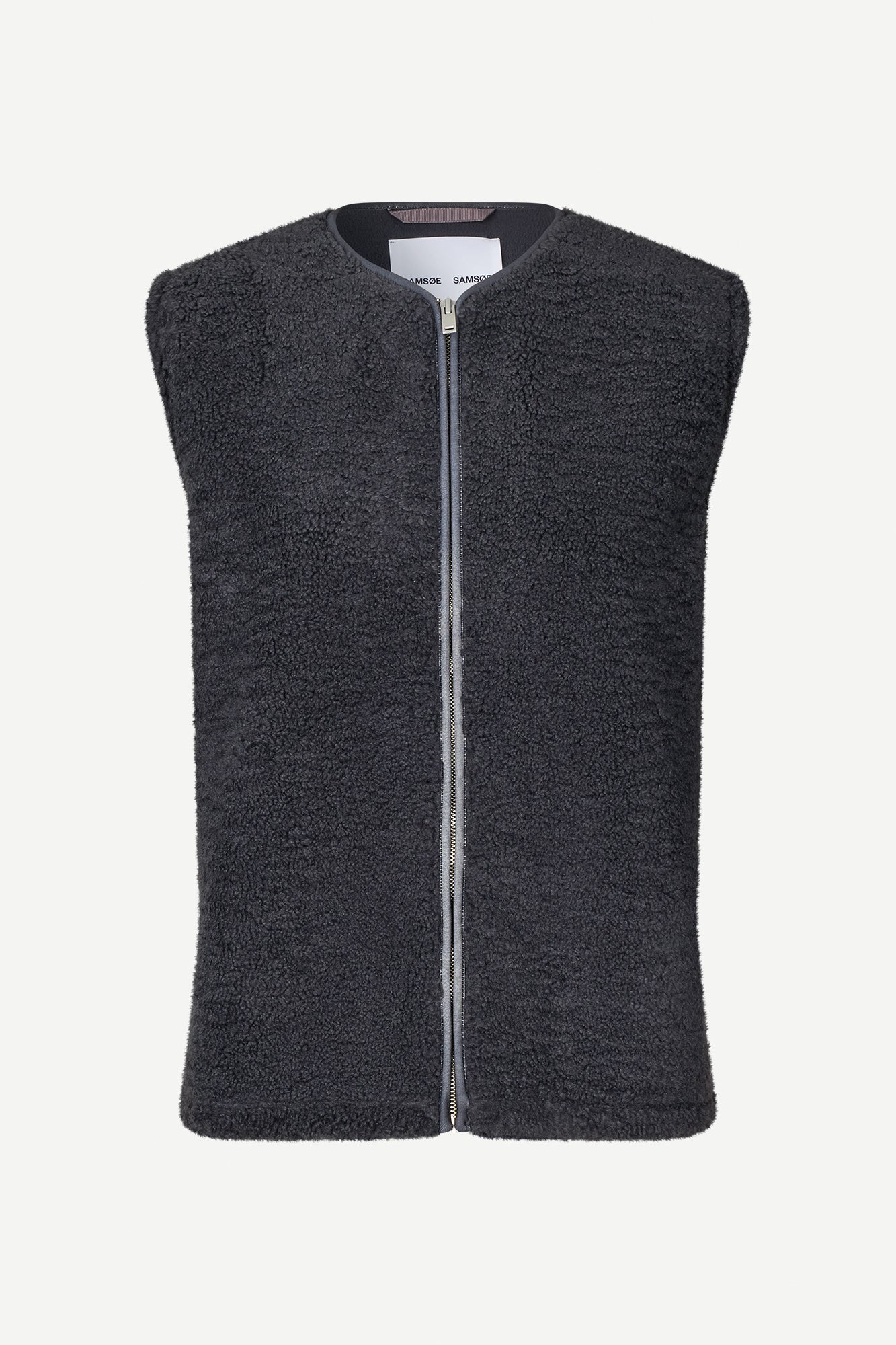 Sauutumns vest in charcoal art