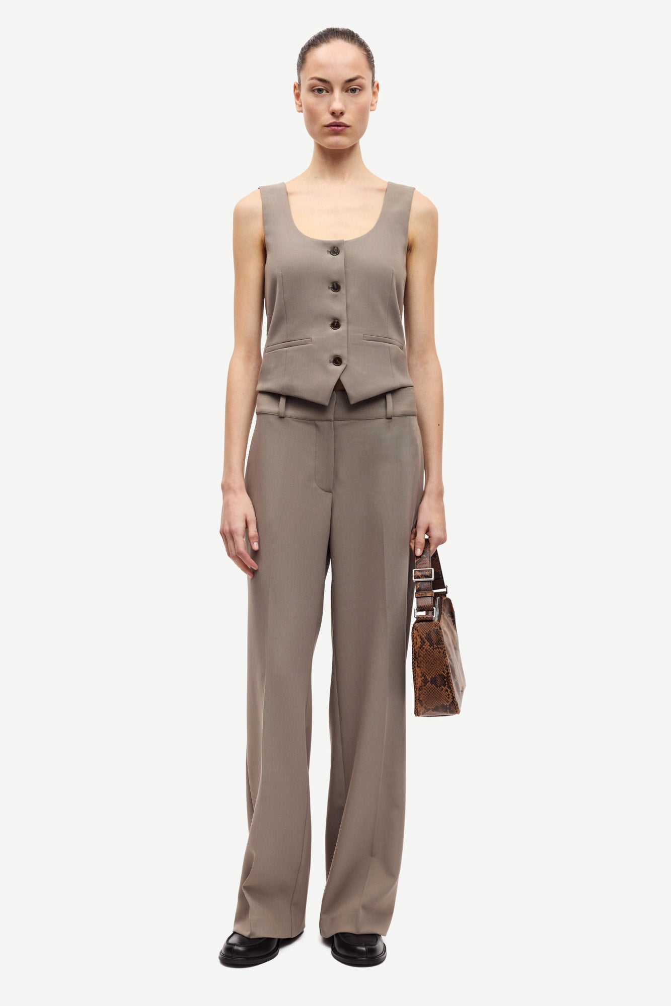 Salaney low waisted trousers in dark aluminium