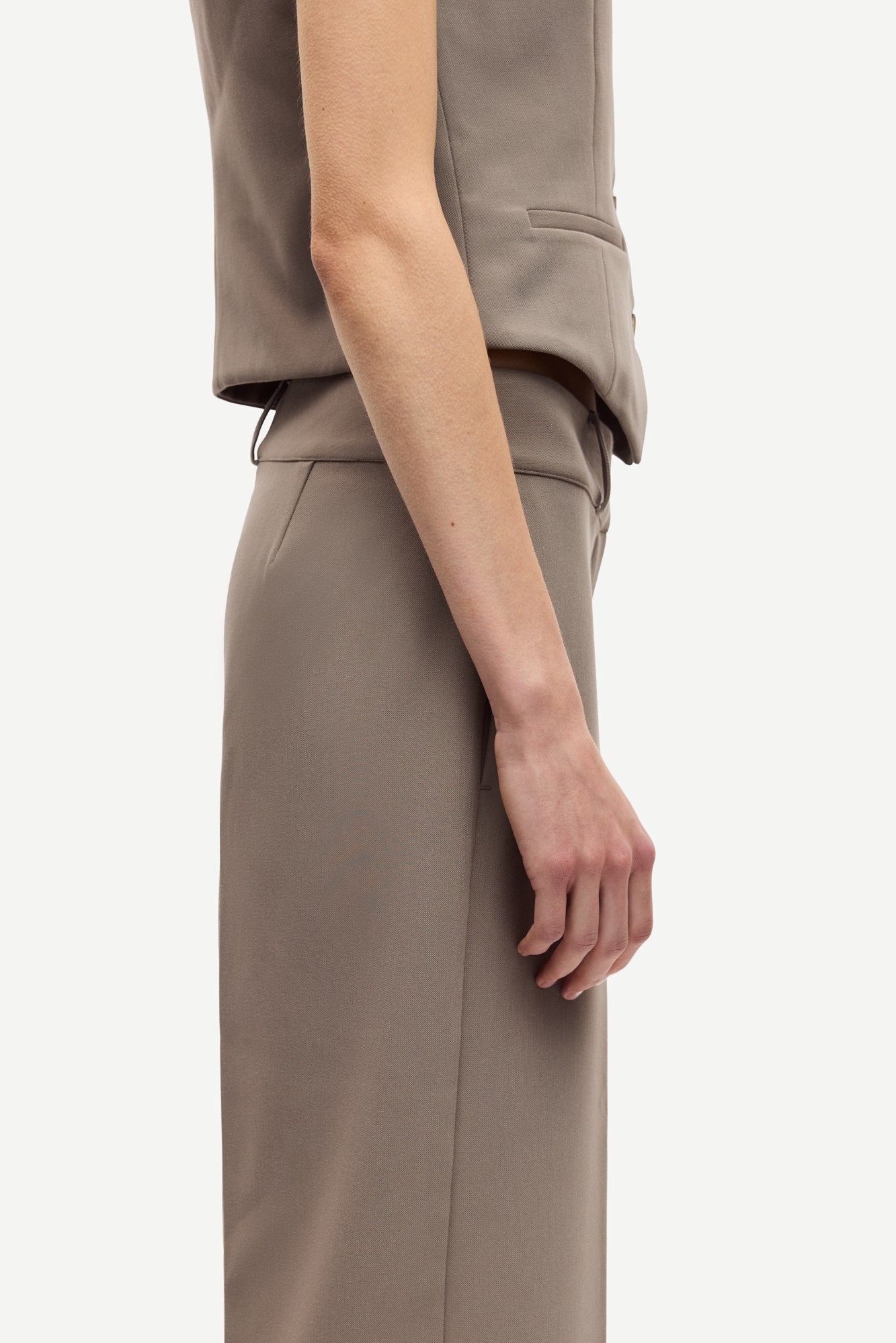 Salaney low waisted trousers in dark aluminium