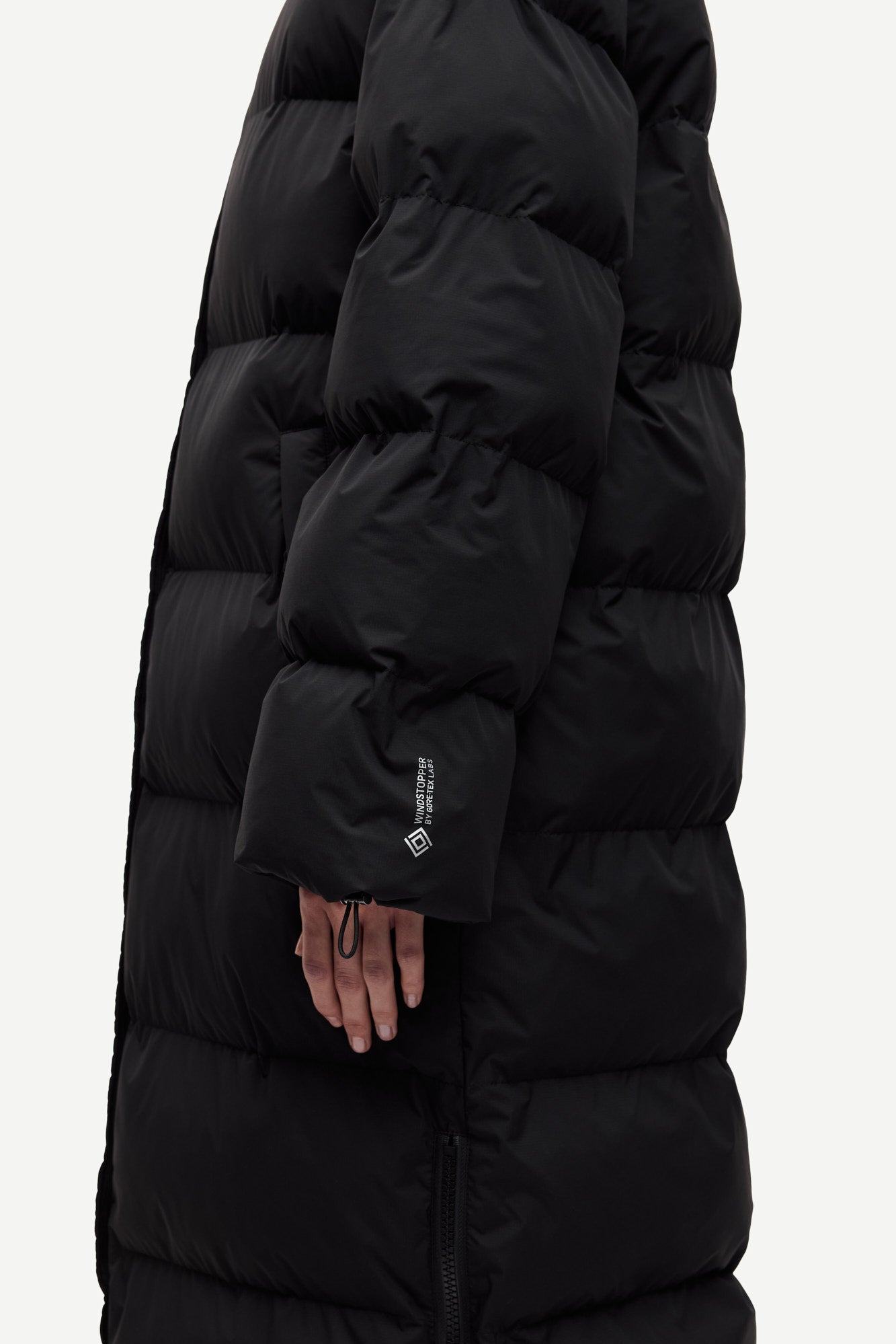 Sahanadi puffer coat in black