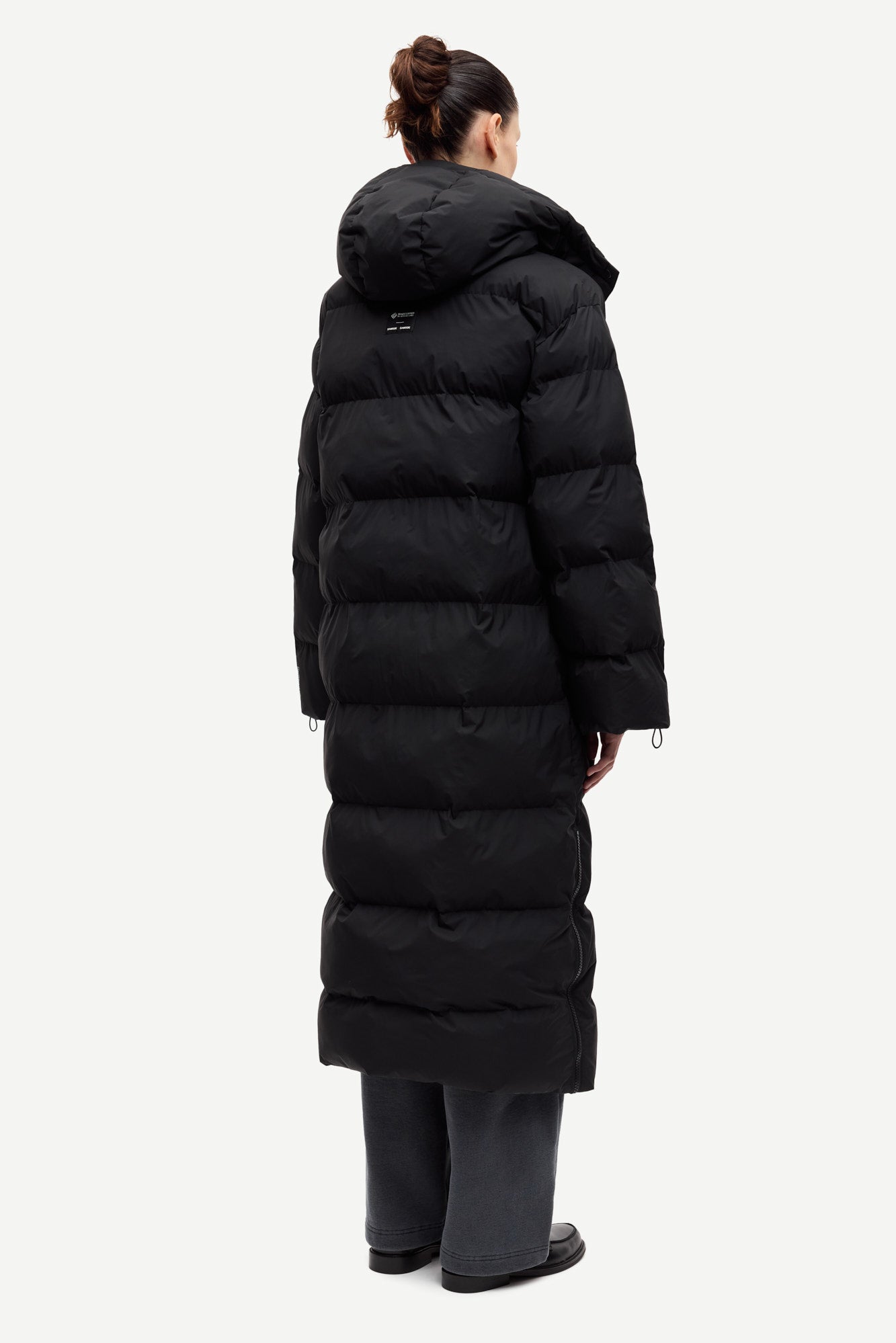 Sahanadi puffer coat in black