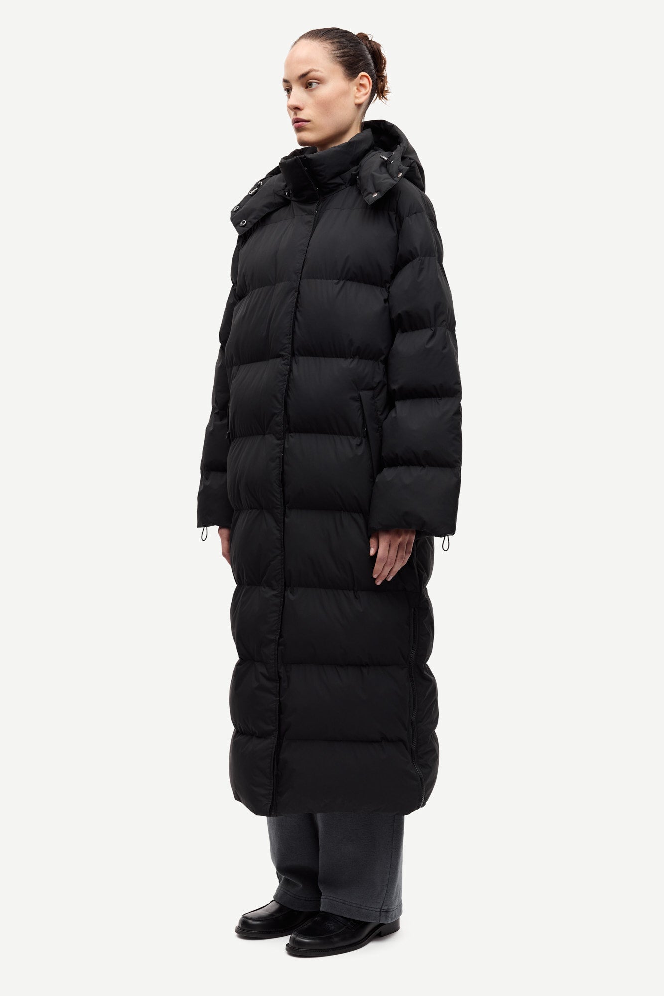Sahanadi puffer coat in black