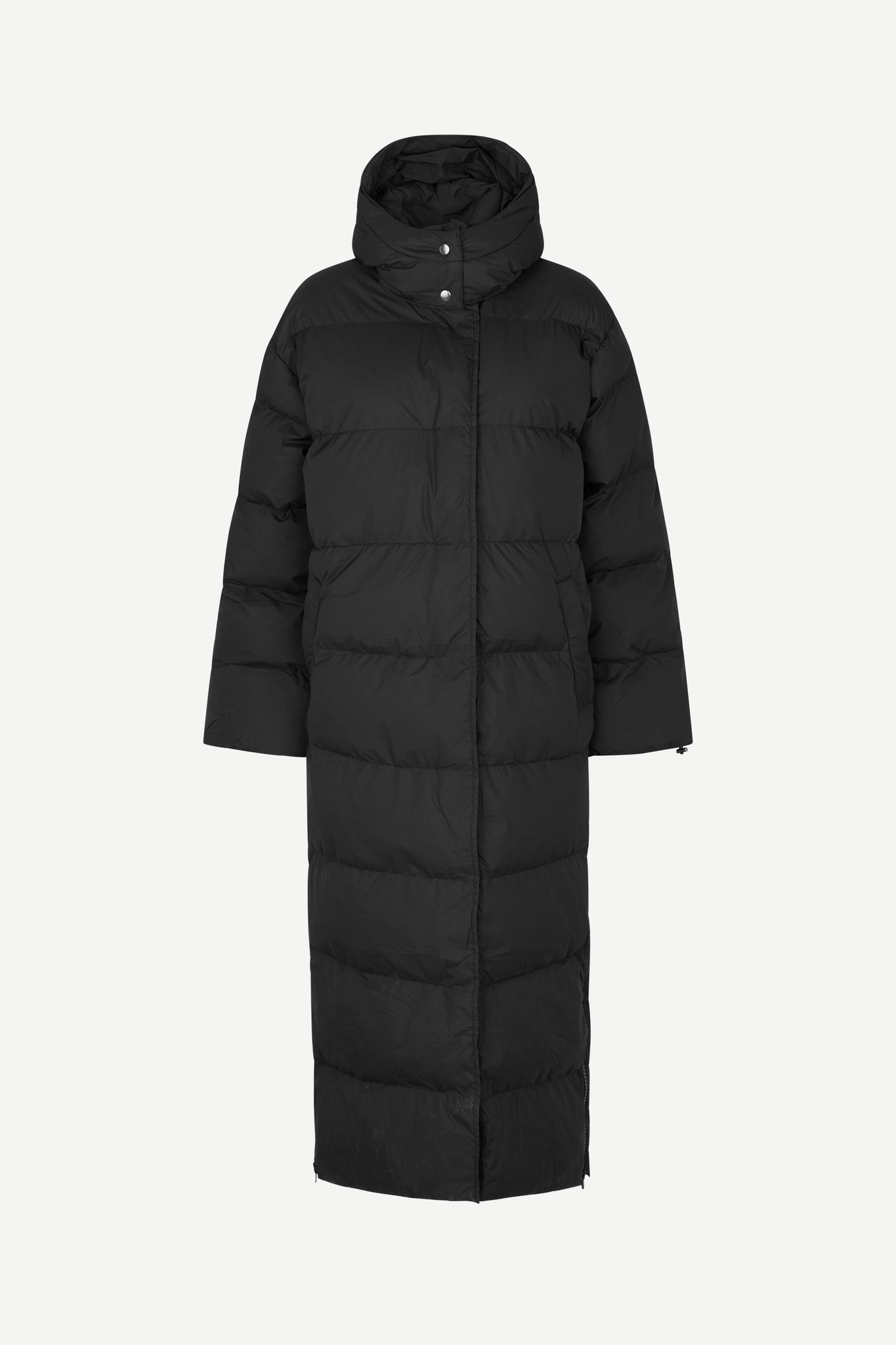 Sahanadi puffer coat in black