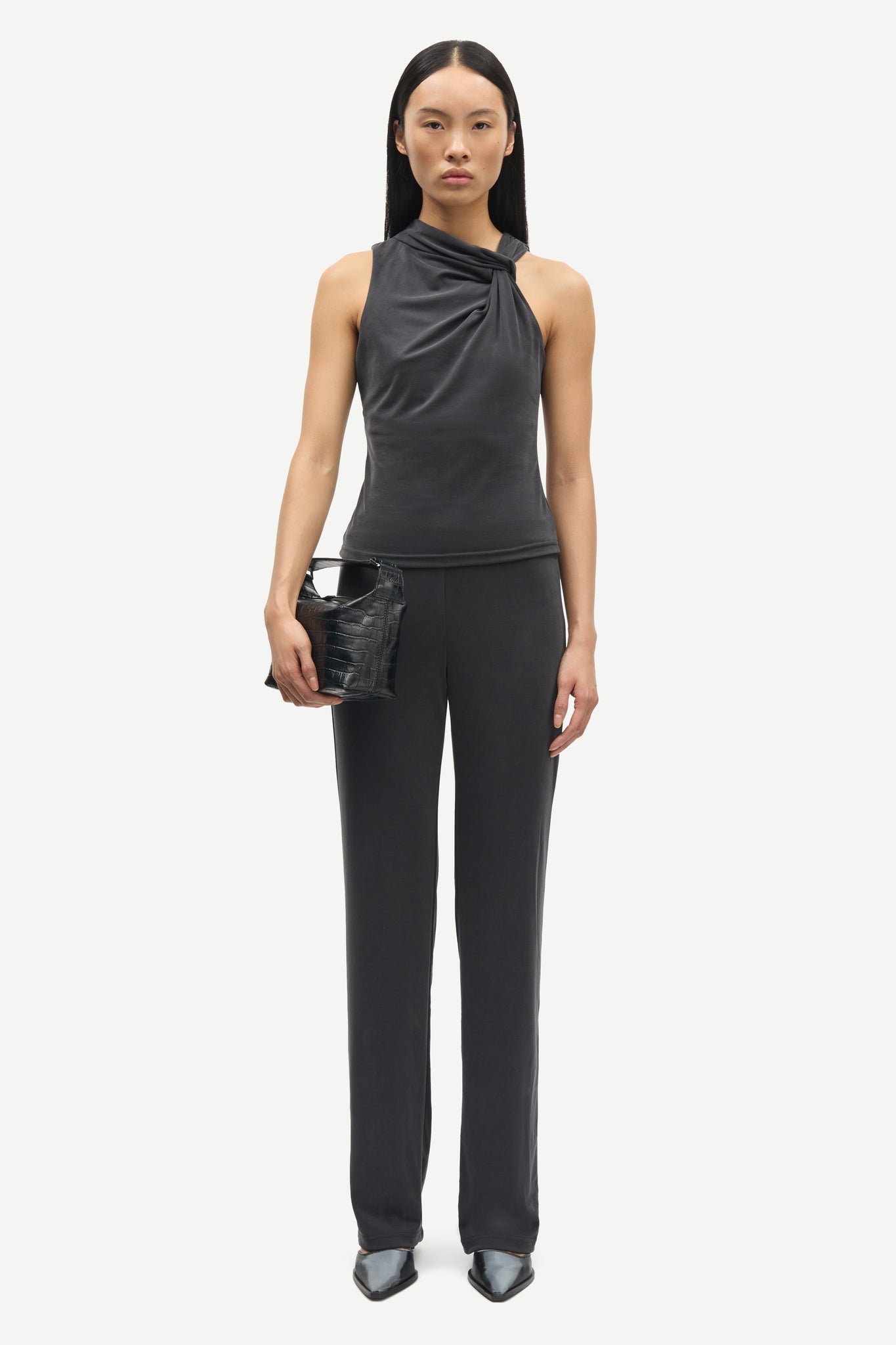 Sasus trousers in black