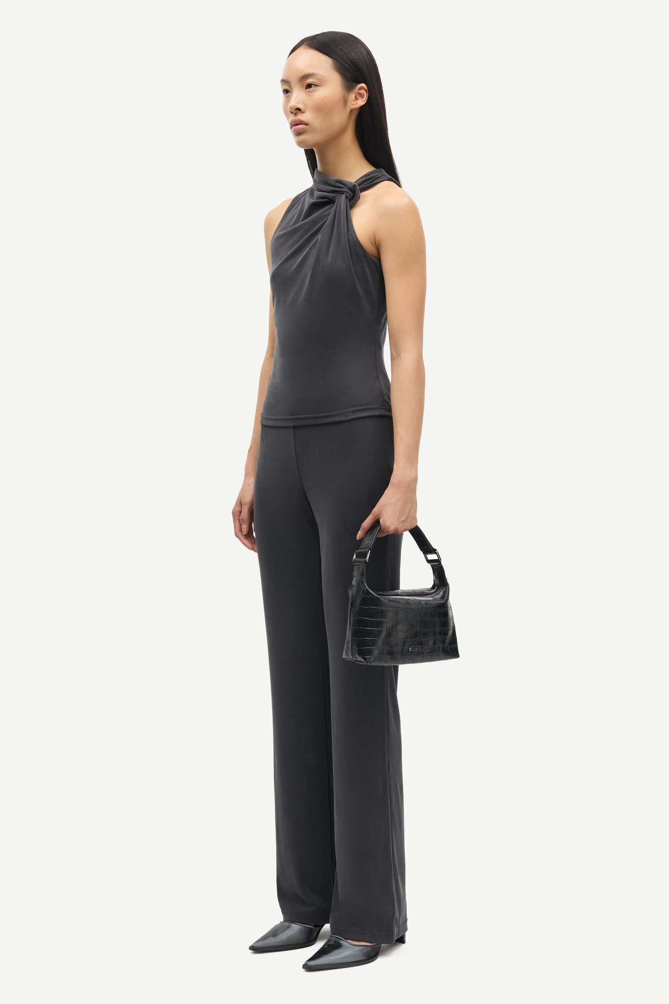 Sasus trousers in black