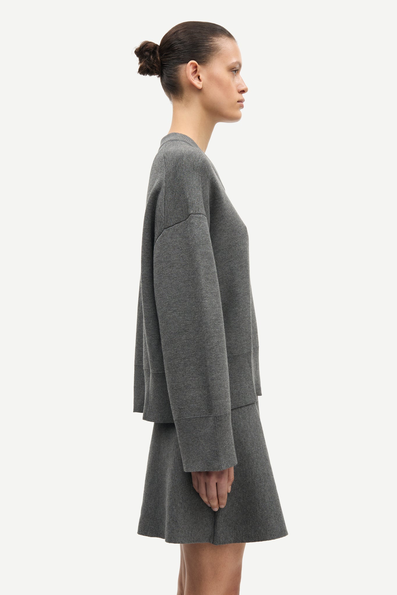 Salula v-neck in dark grey