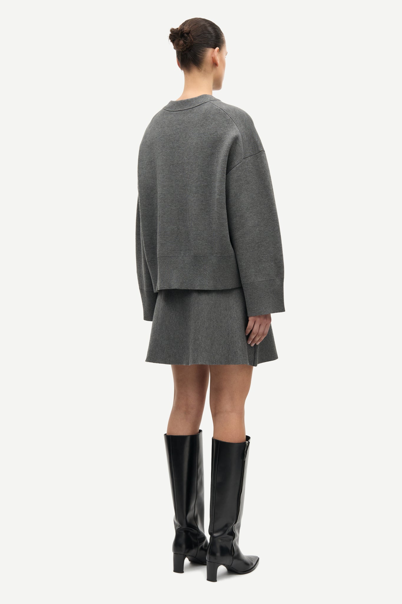 Salula v-neck in dark grey