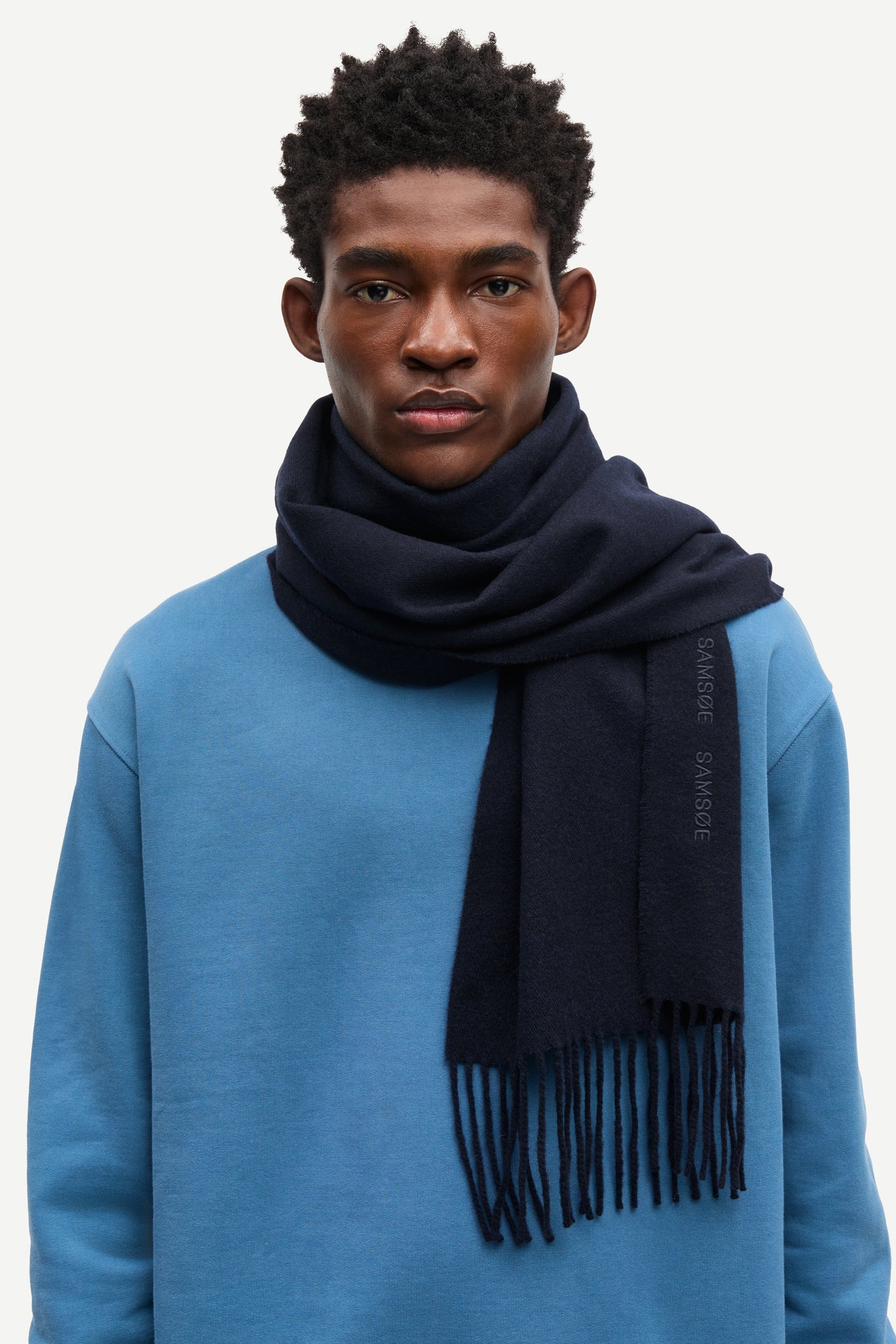 Sajolly scarf in salute