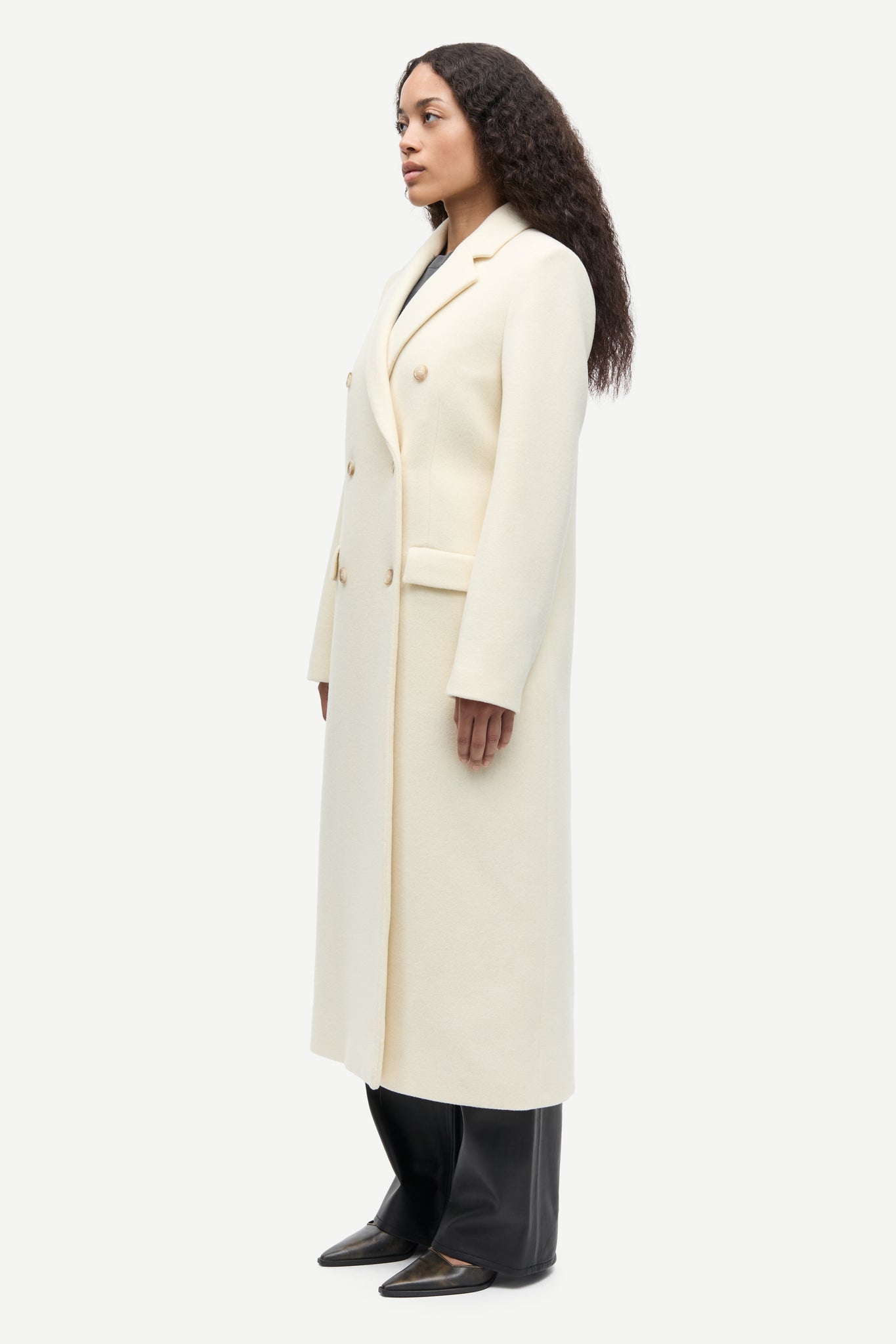 Falcon coat in clear cream