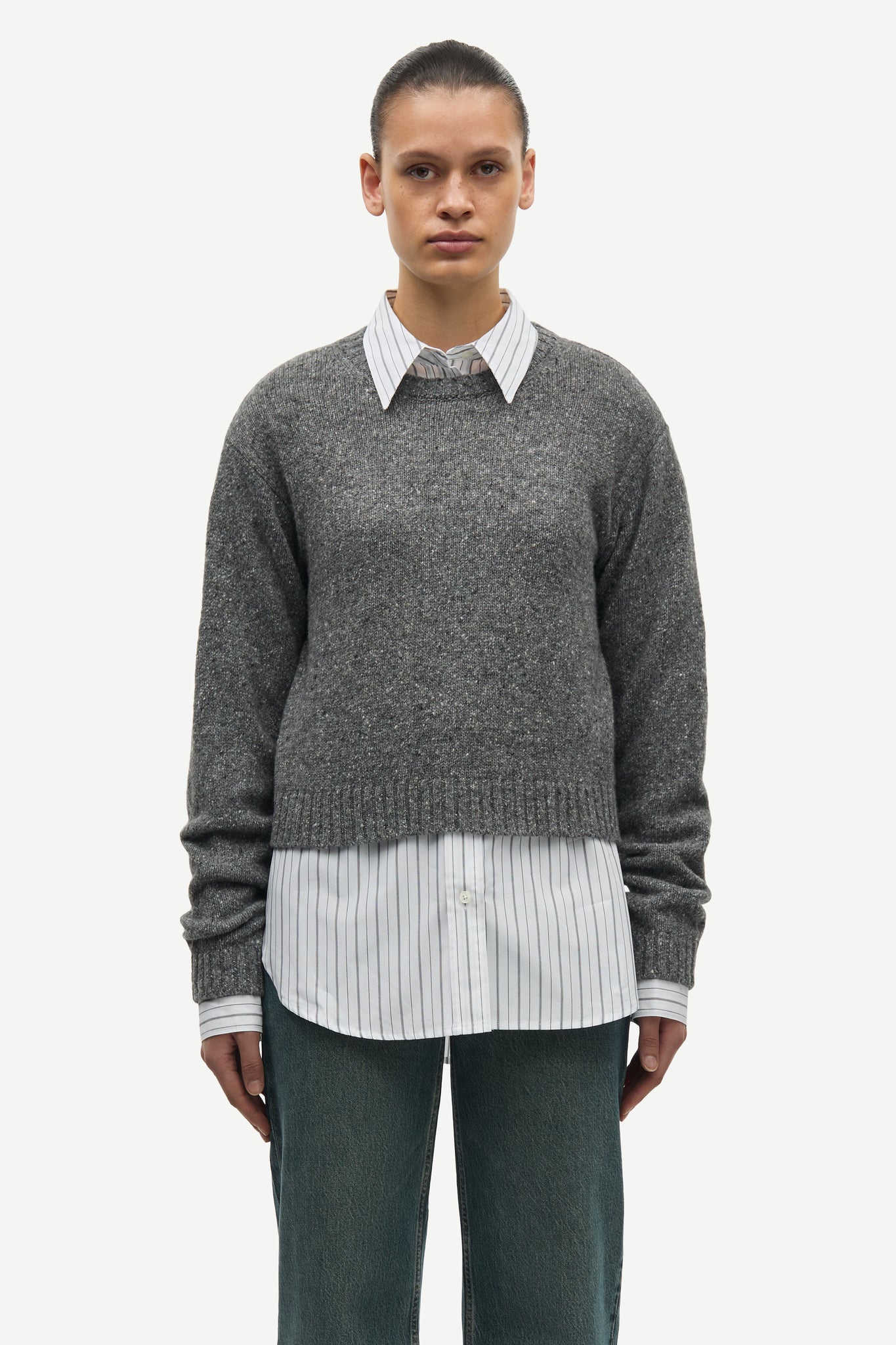 Salois sweater in dark grey mel.