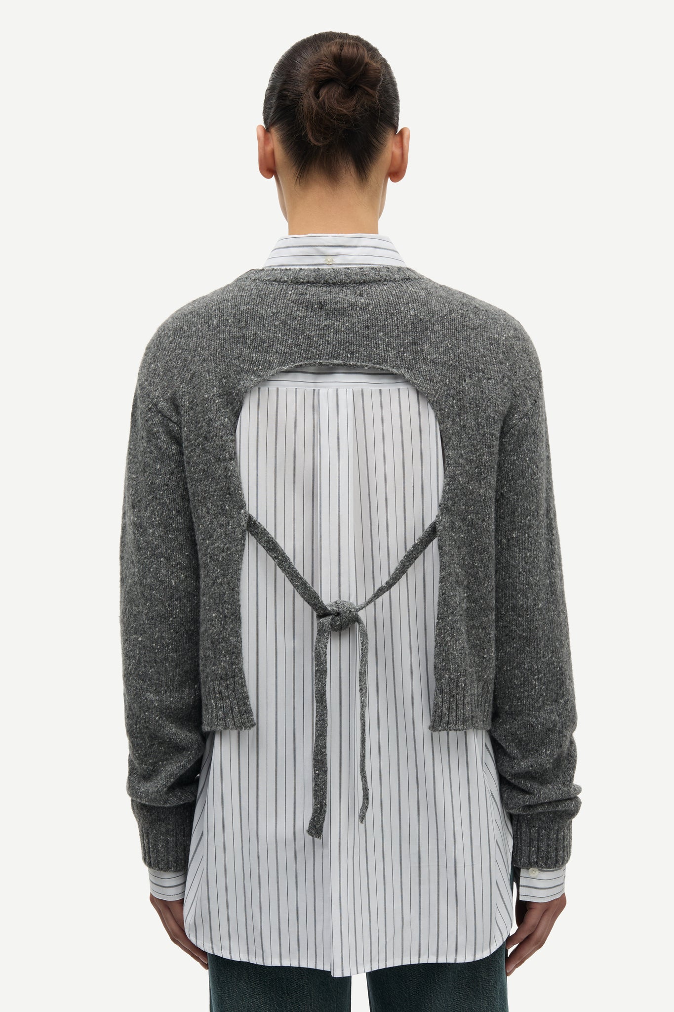 Salois sweater in dark grey mel.