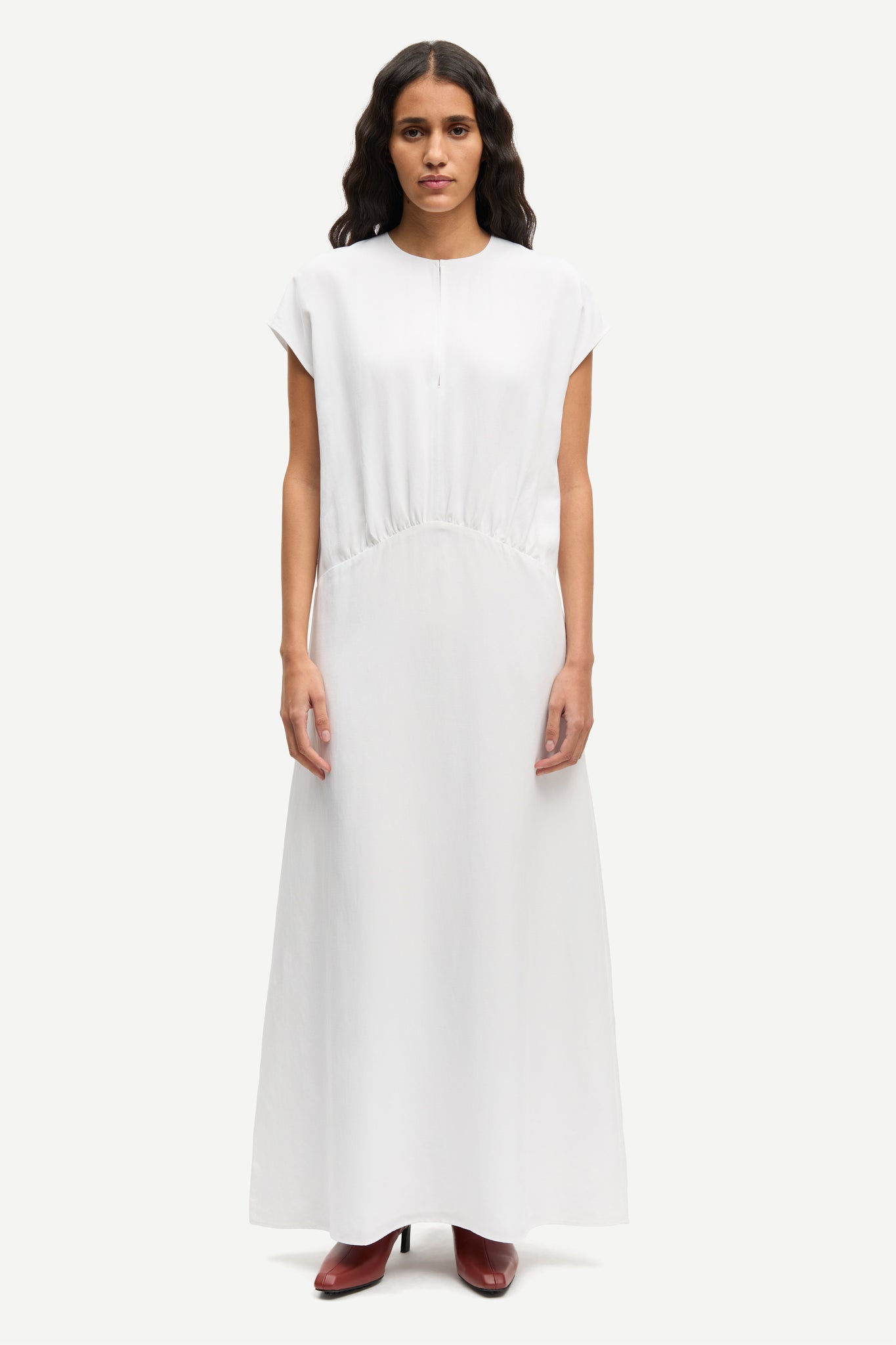 Sadaphne dress in white – BEYOND STUDIOS