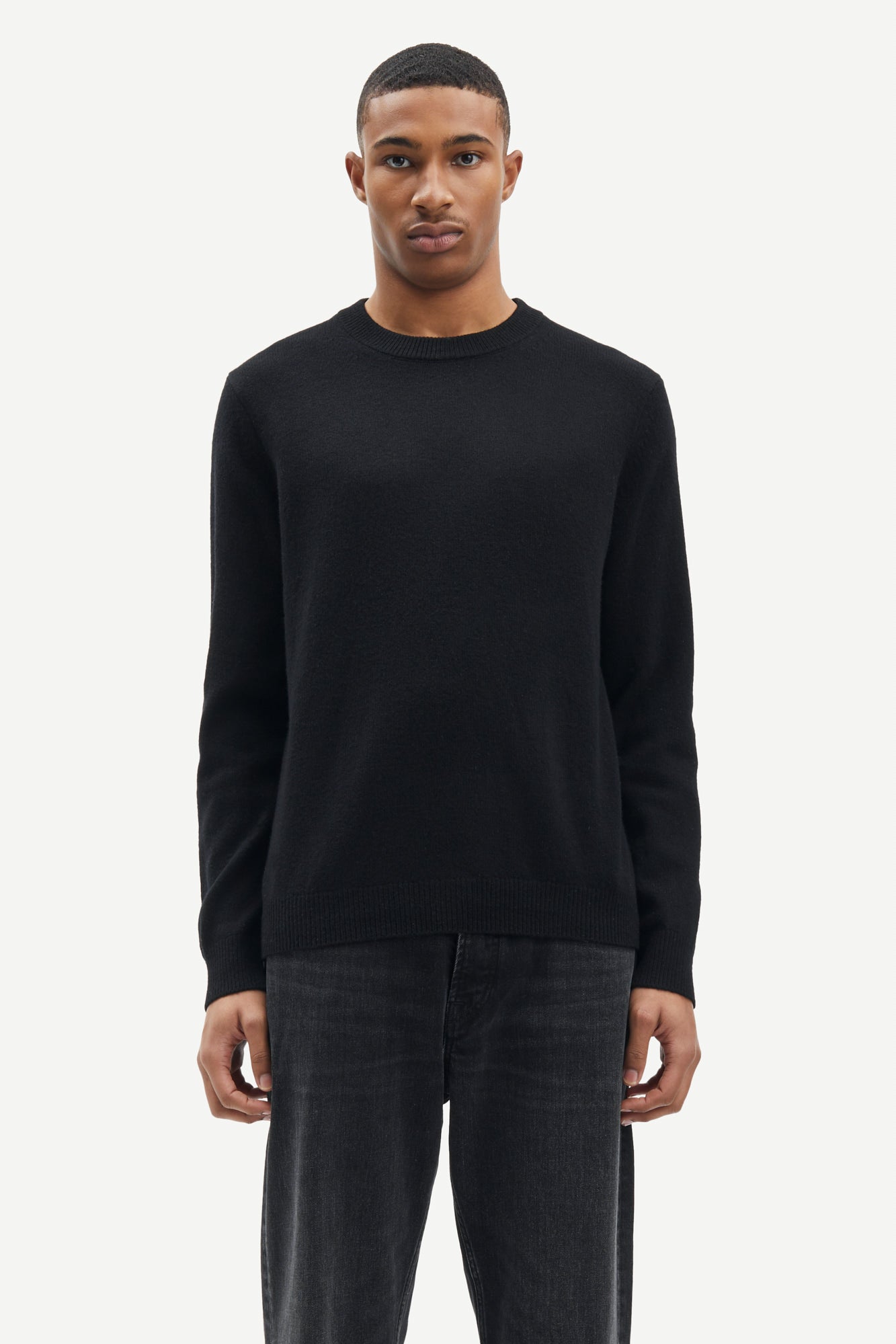 Isak knit sweater in black