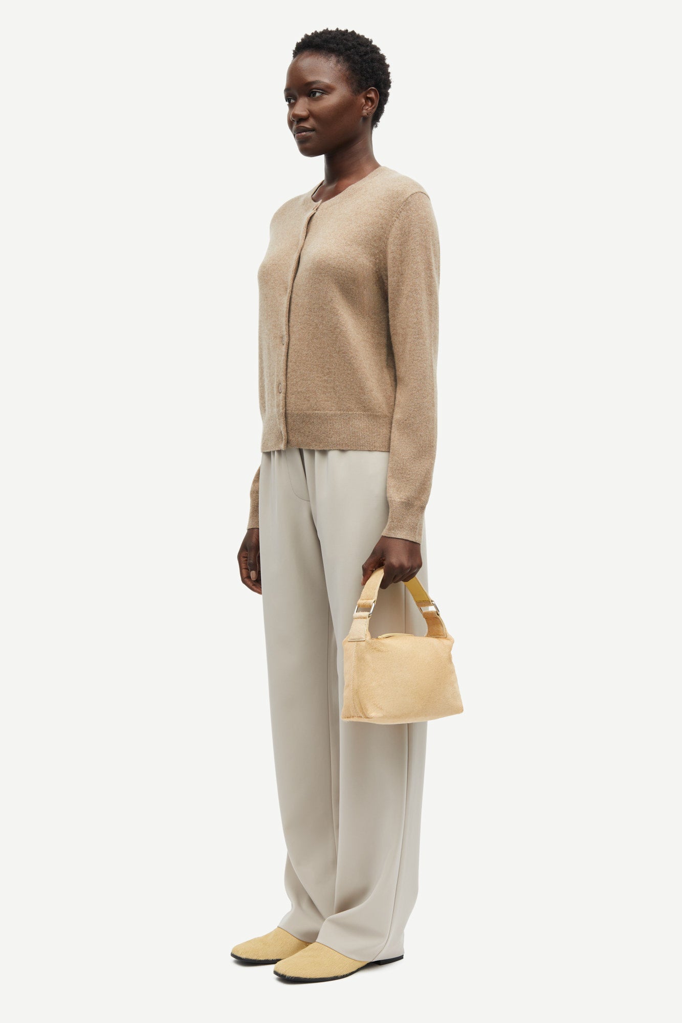 Pure cashmere cardigan in camel