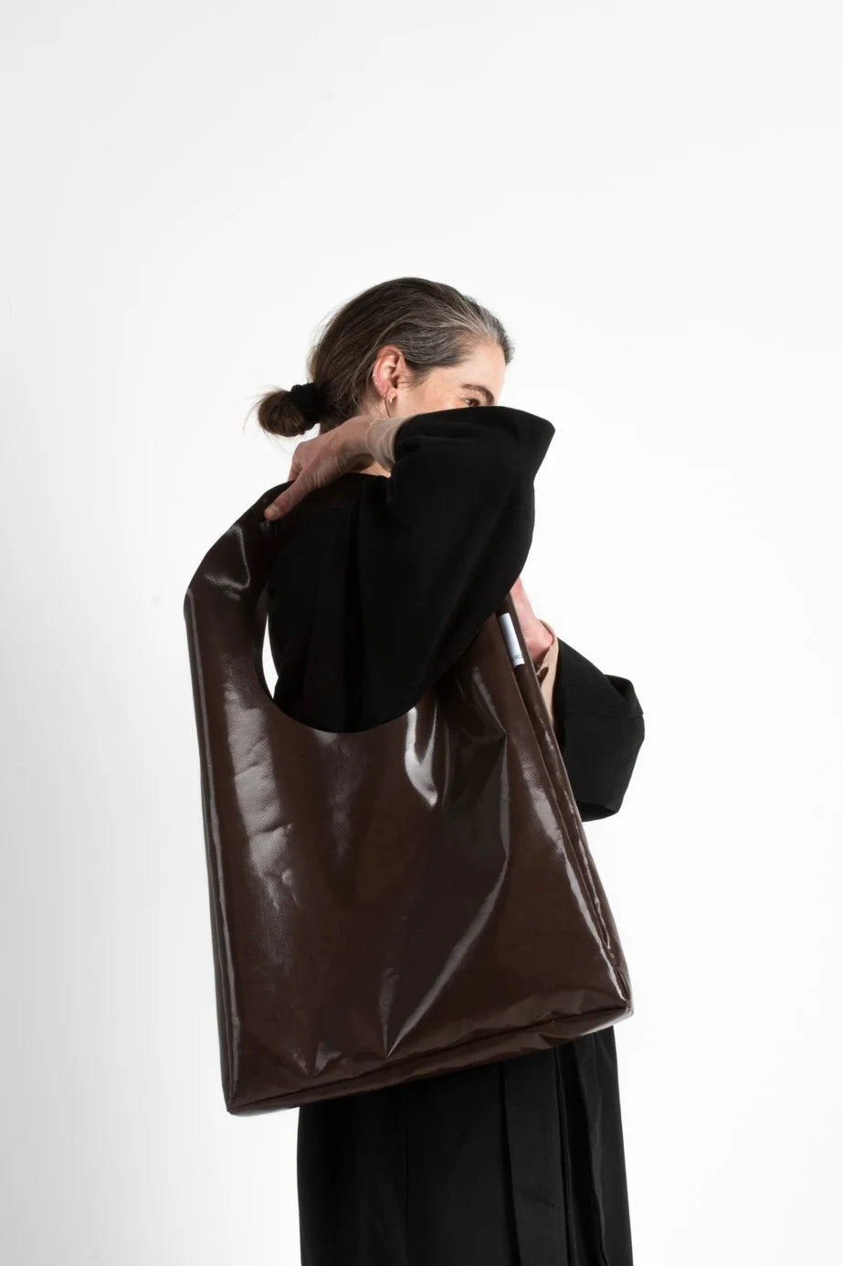 Bag nr 6 in brown by Lea Roesch