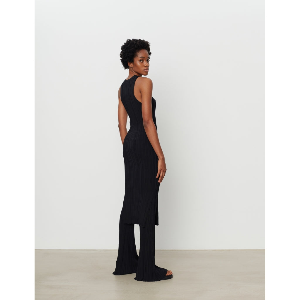 Vita sleek viscose dress in black