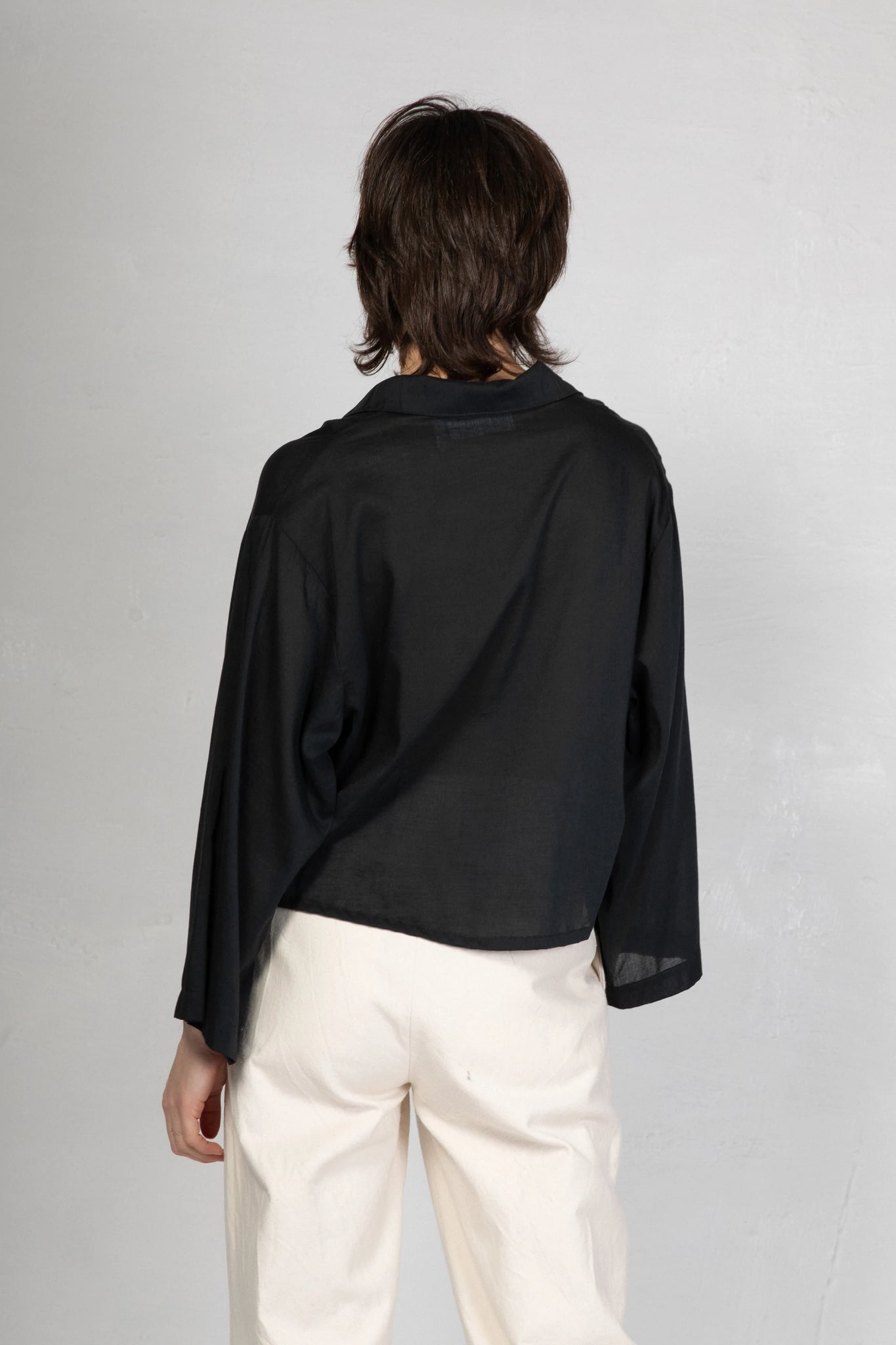 Cropped shirt Jil sun in black by Can Pep Rey
