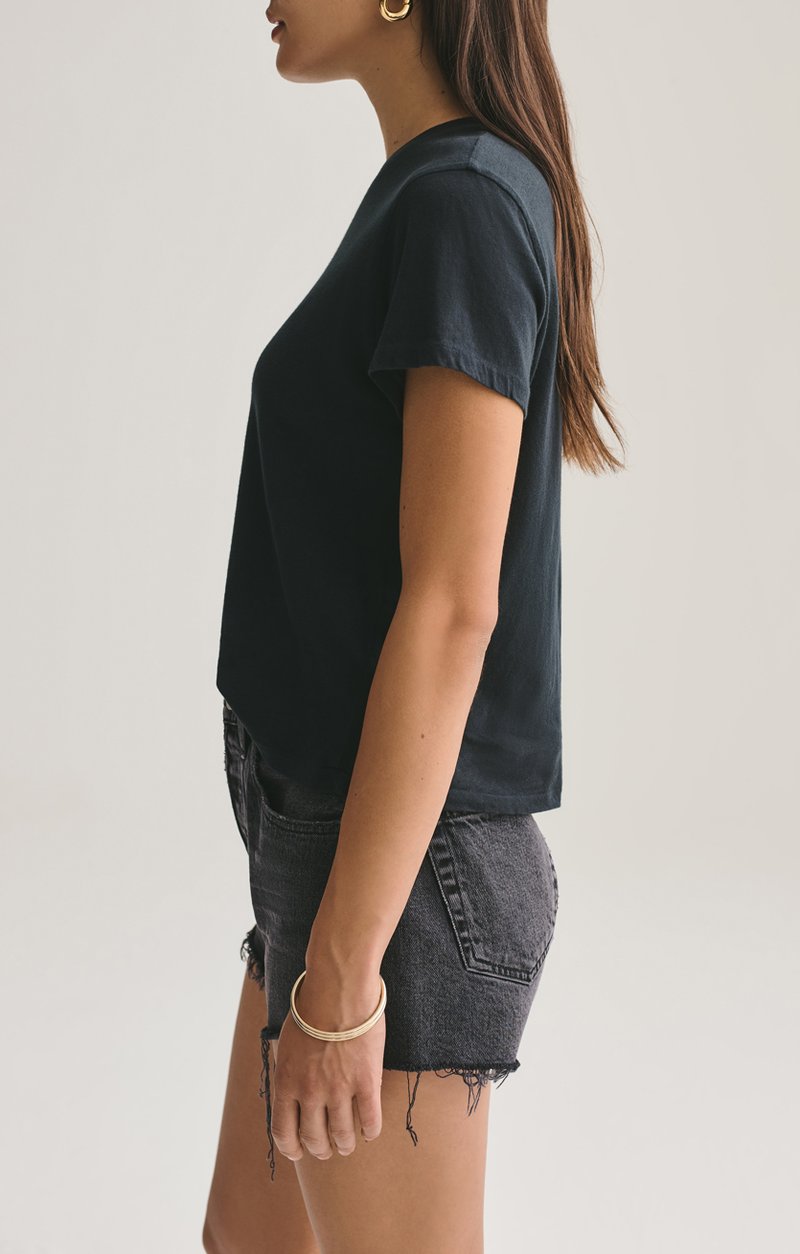 LINDA BOXY TEE IN BLACK BY AGOLDE