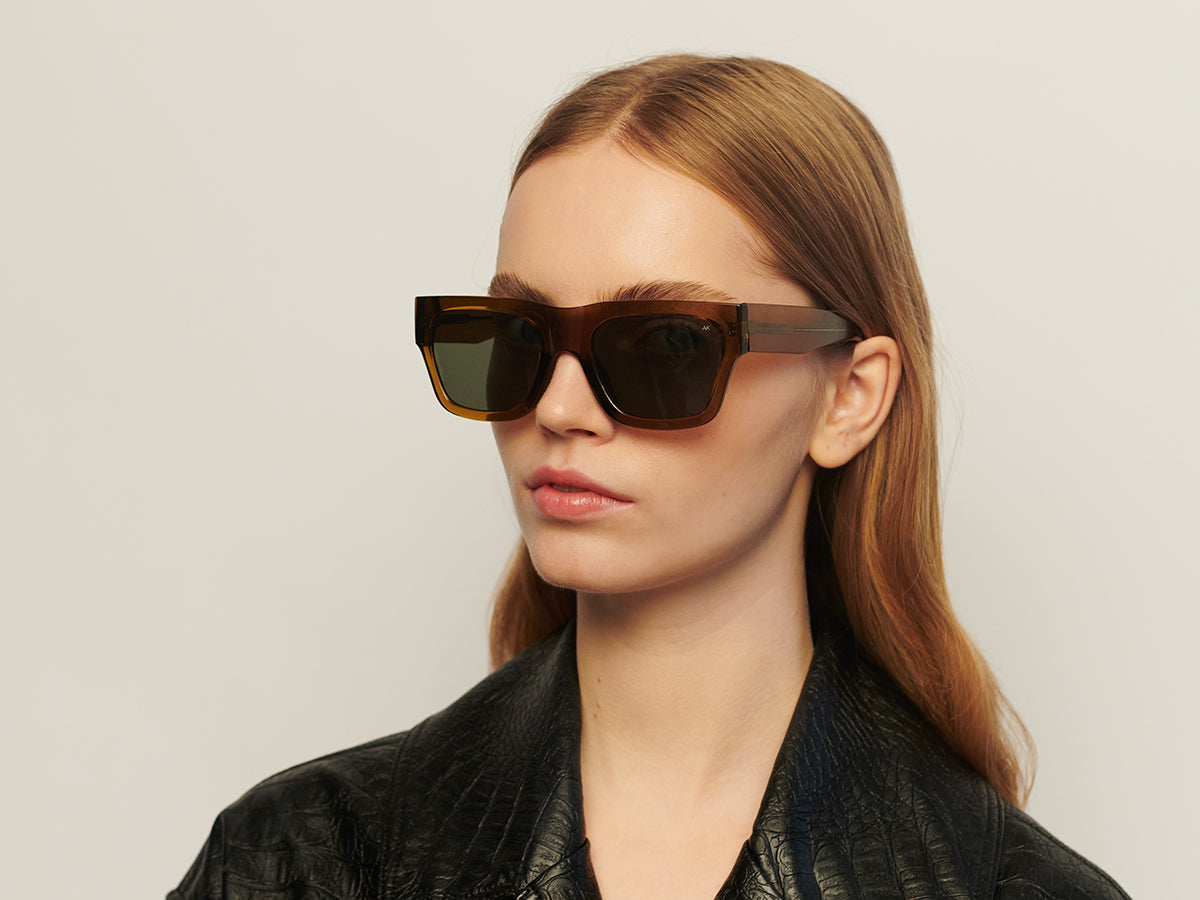 Agnes sunglasses in smoke transparent