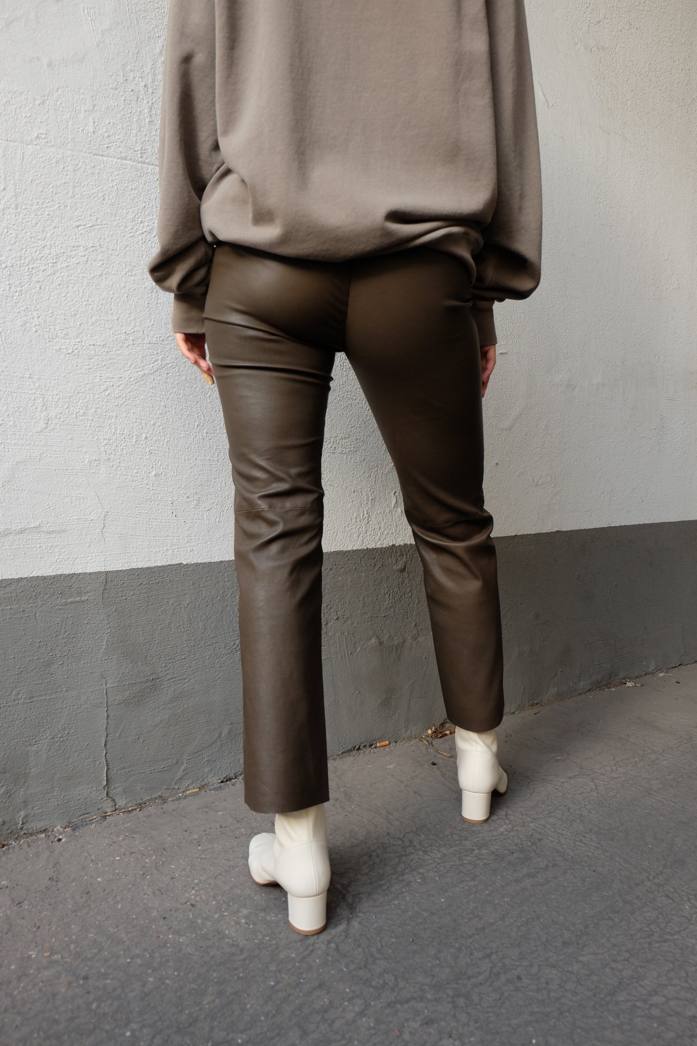 STRAIGHT LEG CROPPED LEATHER PANTS IN DARK OLIVE GREEN