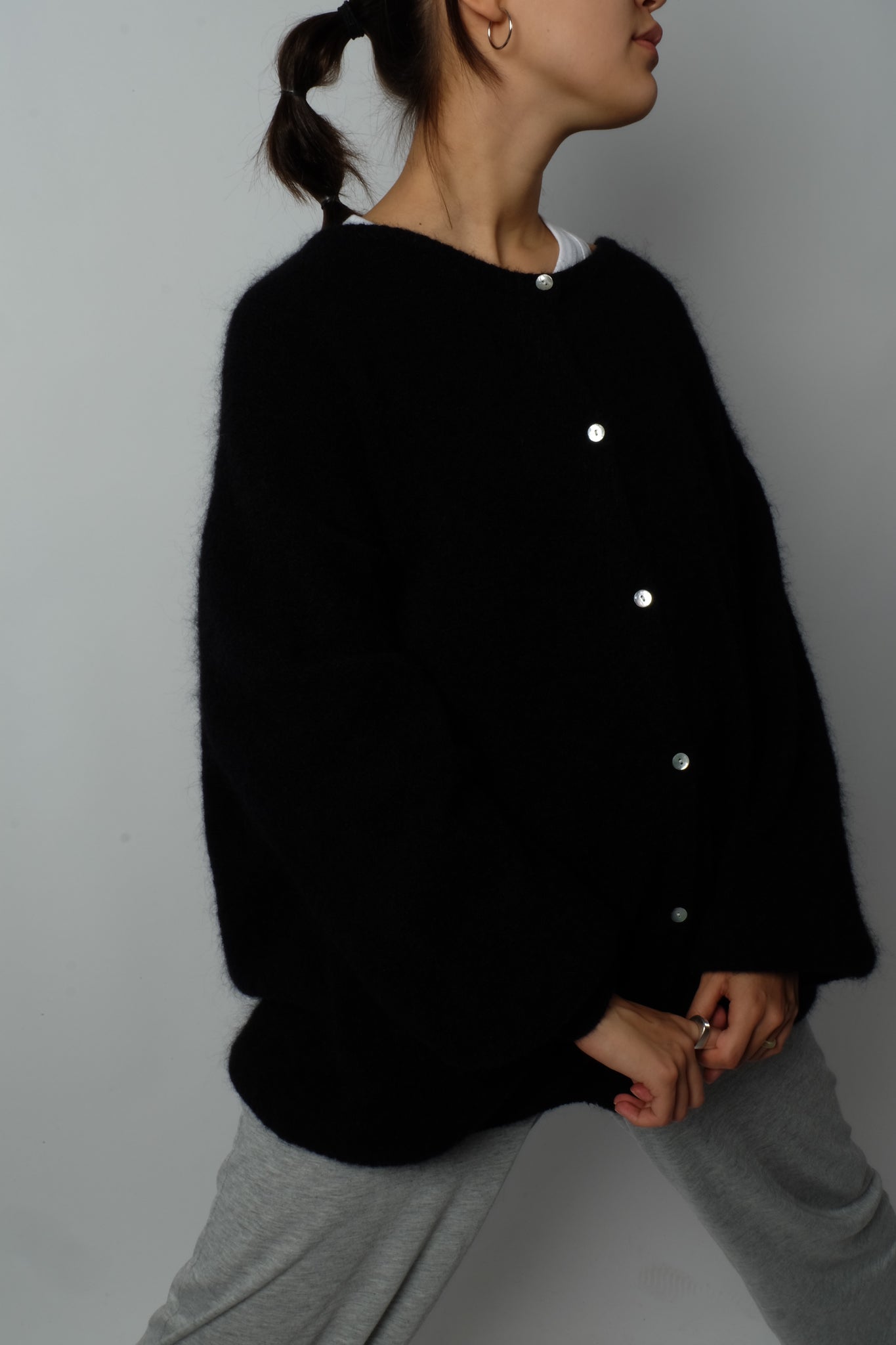OVERSIZED PEARL BUTTONED CARDIGAN IN NOIR