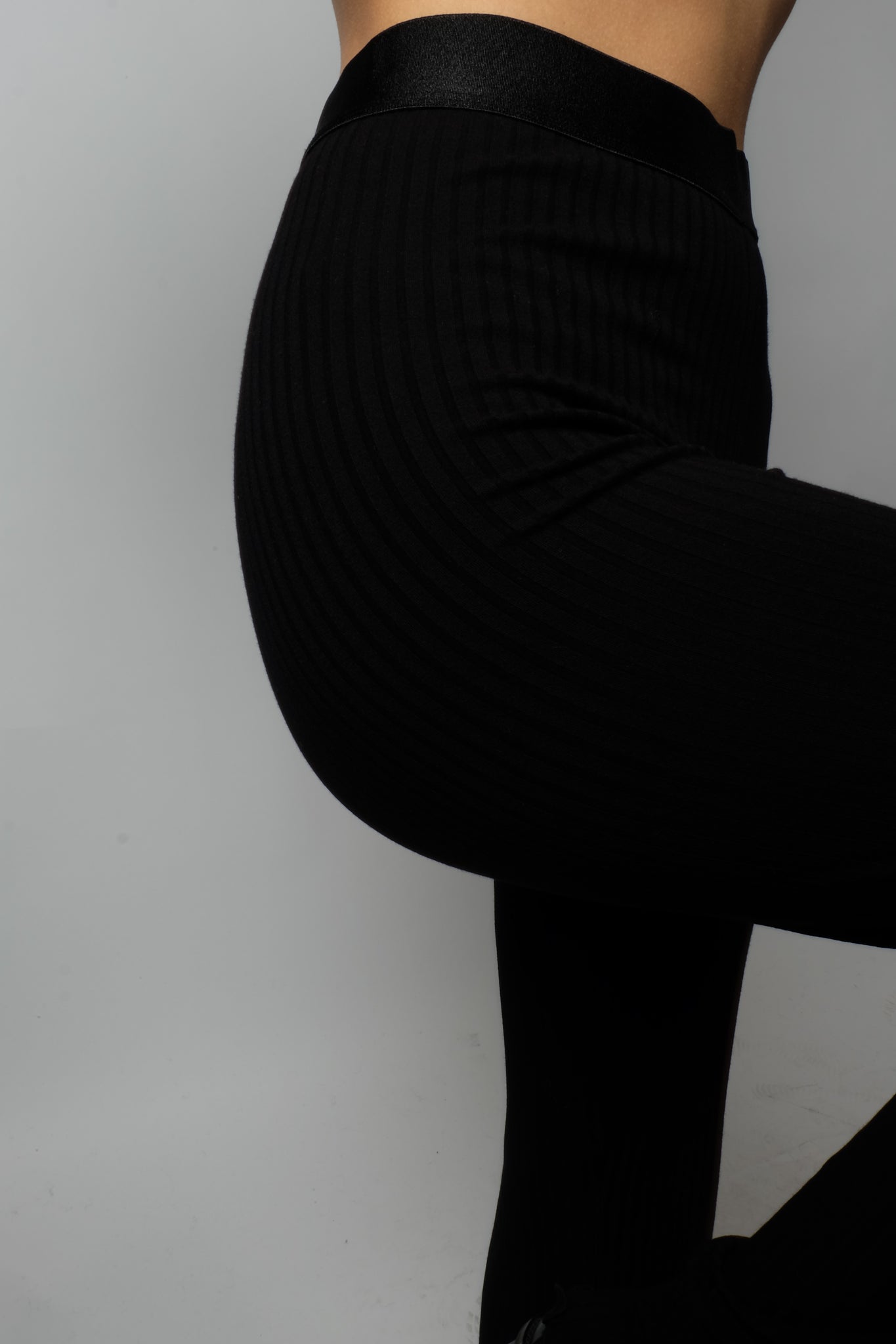 RIBBED RUFFLE JERSEY PANTS IN BLACK