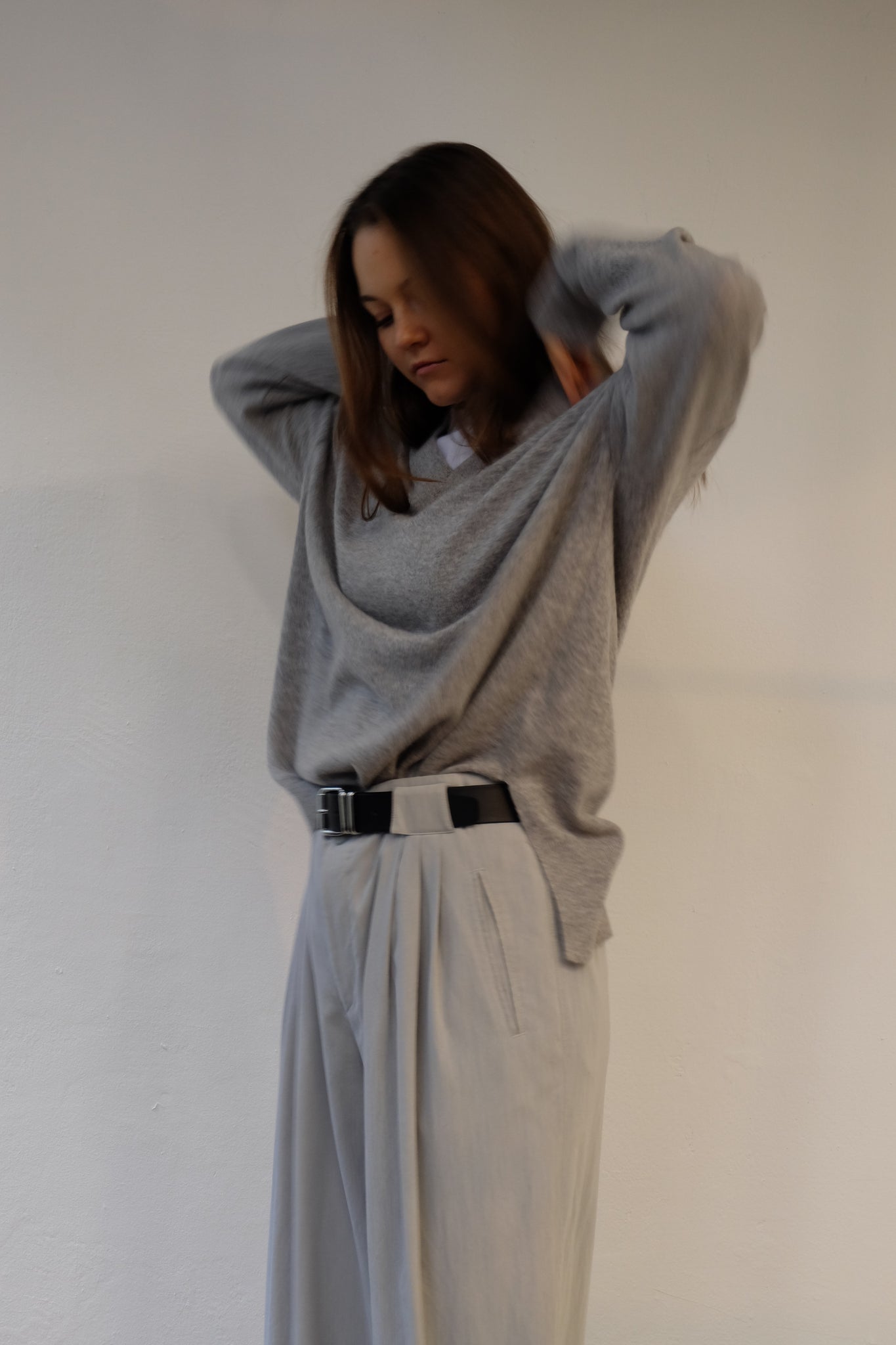 VNECK WOOL KNITTED JUMPER IN HEATHER GREY