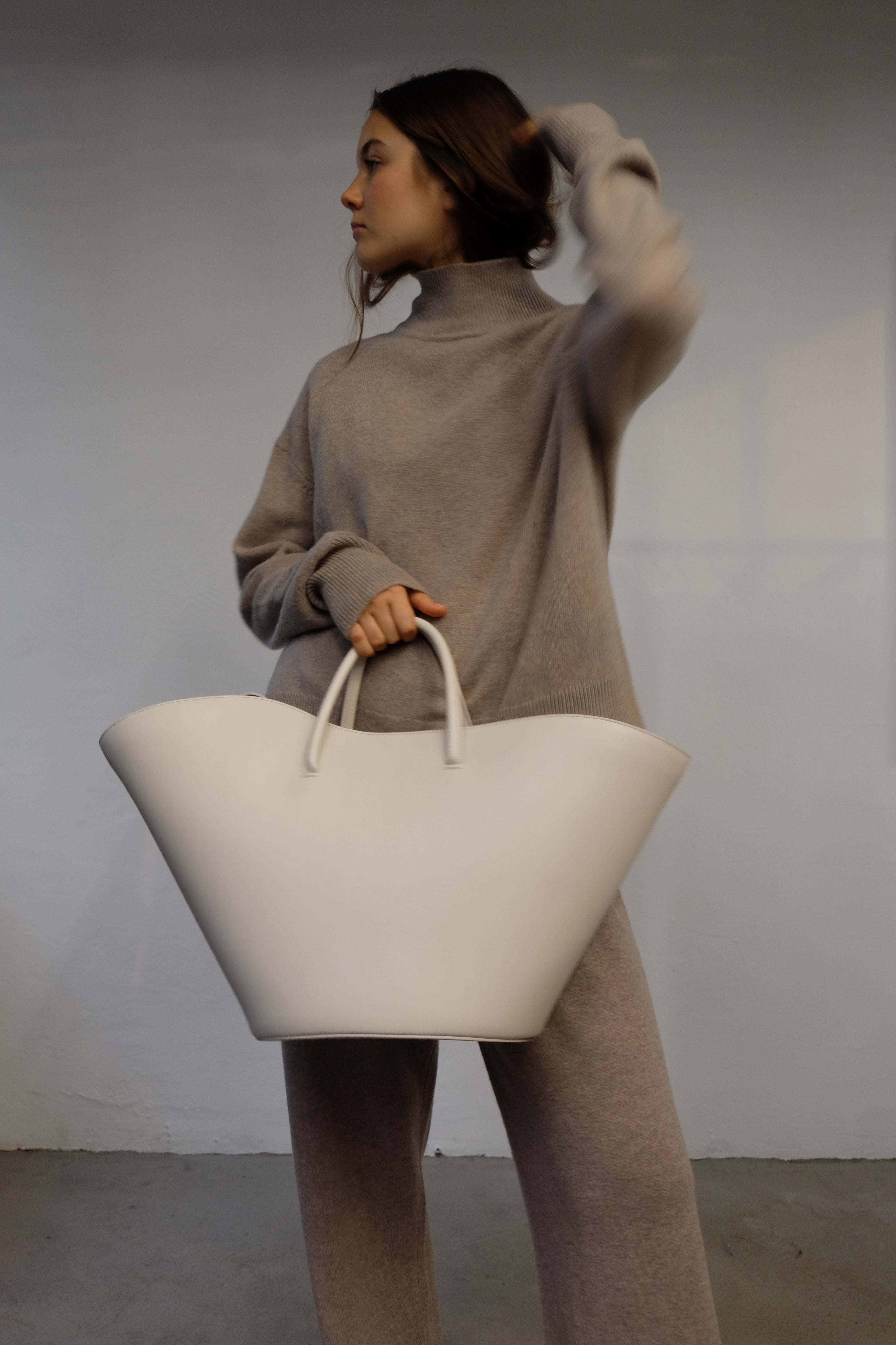 【LITTLE LIFFNER】TULIP SHOULDER BAG LARGE/ 各色 Tulip Shoulder Bag Large Black - Liffner