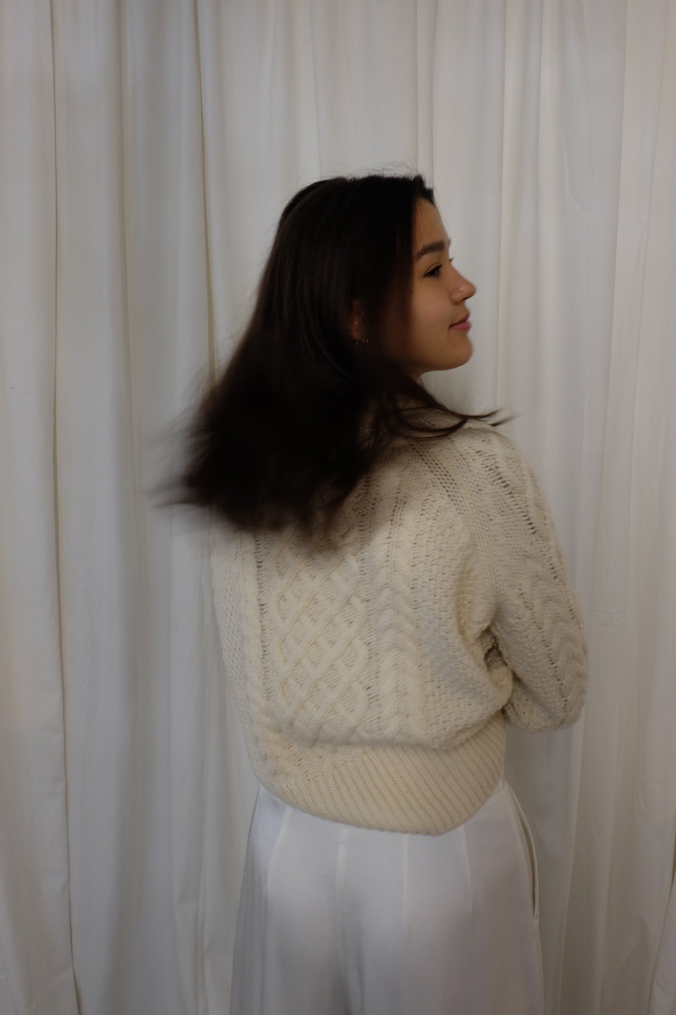 CABLE KNIT PULLOVER IN CREME - BEYOND STUDIOS