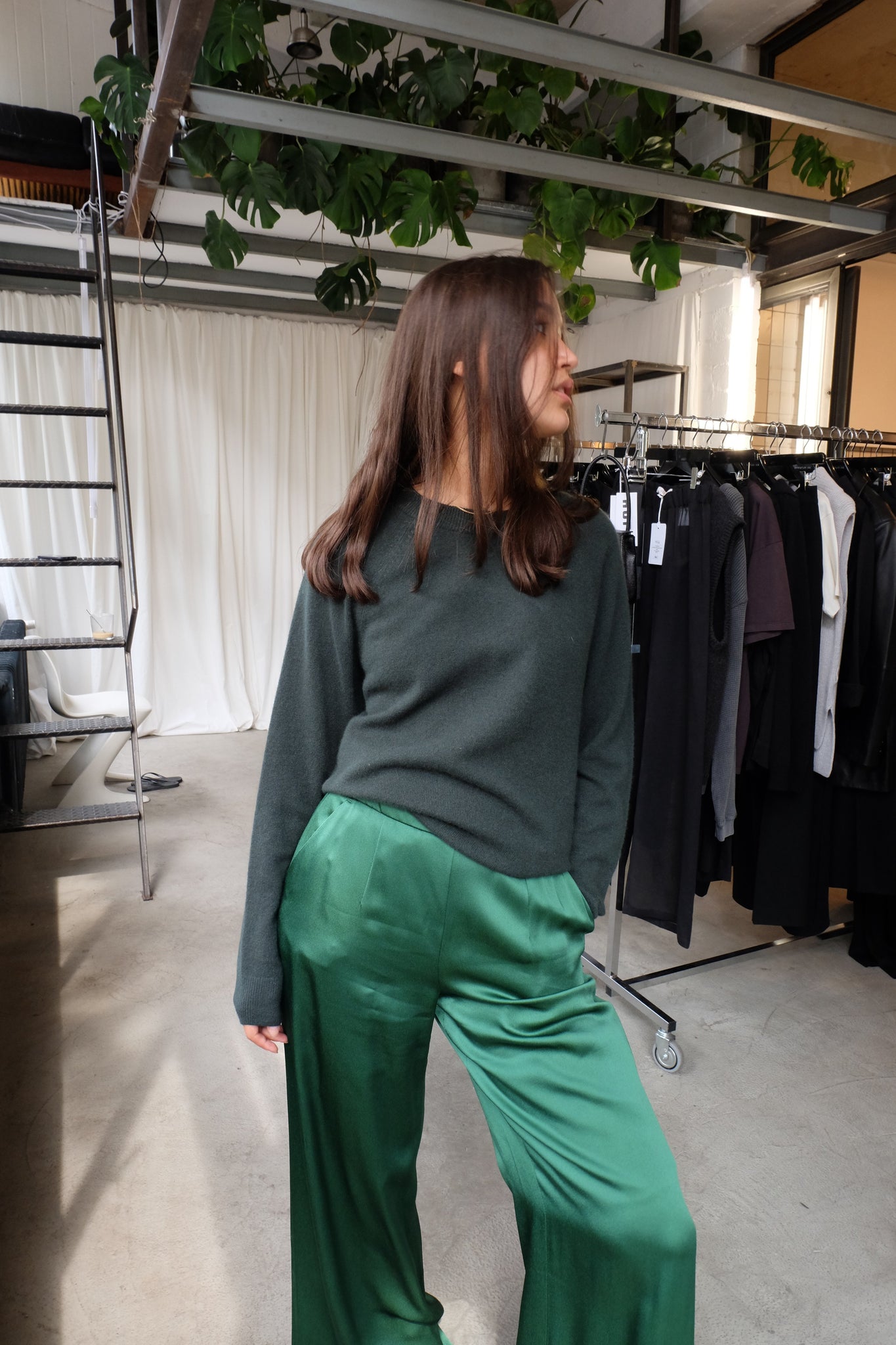WIDE SATIN PANTS IN GREEN