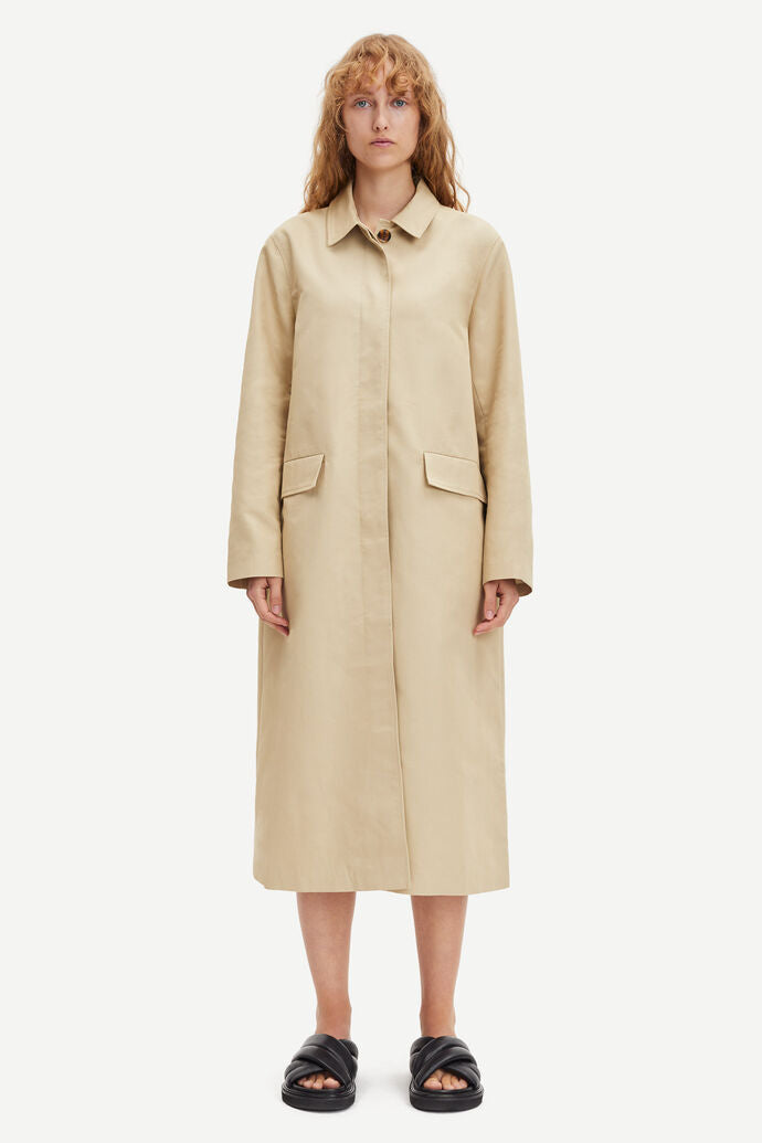 Straight cut trench coat in quicksand