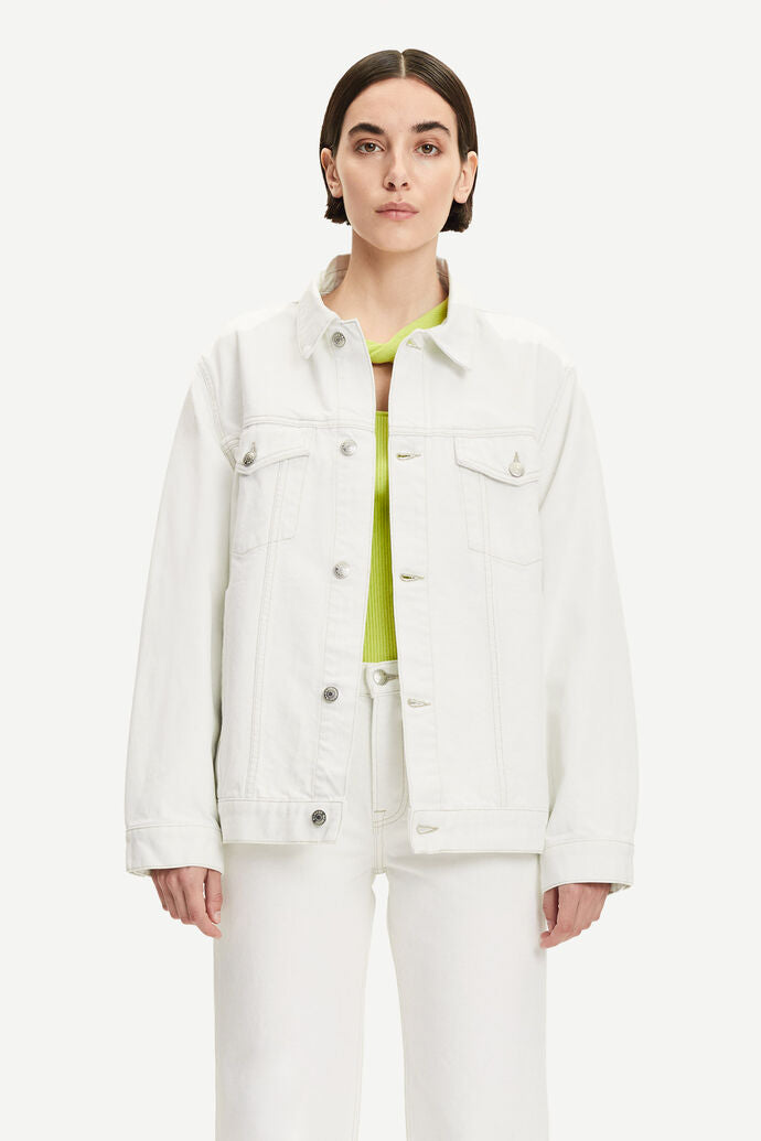 Ovesized denim jacket in white