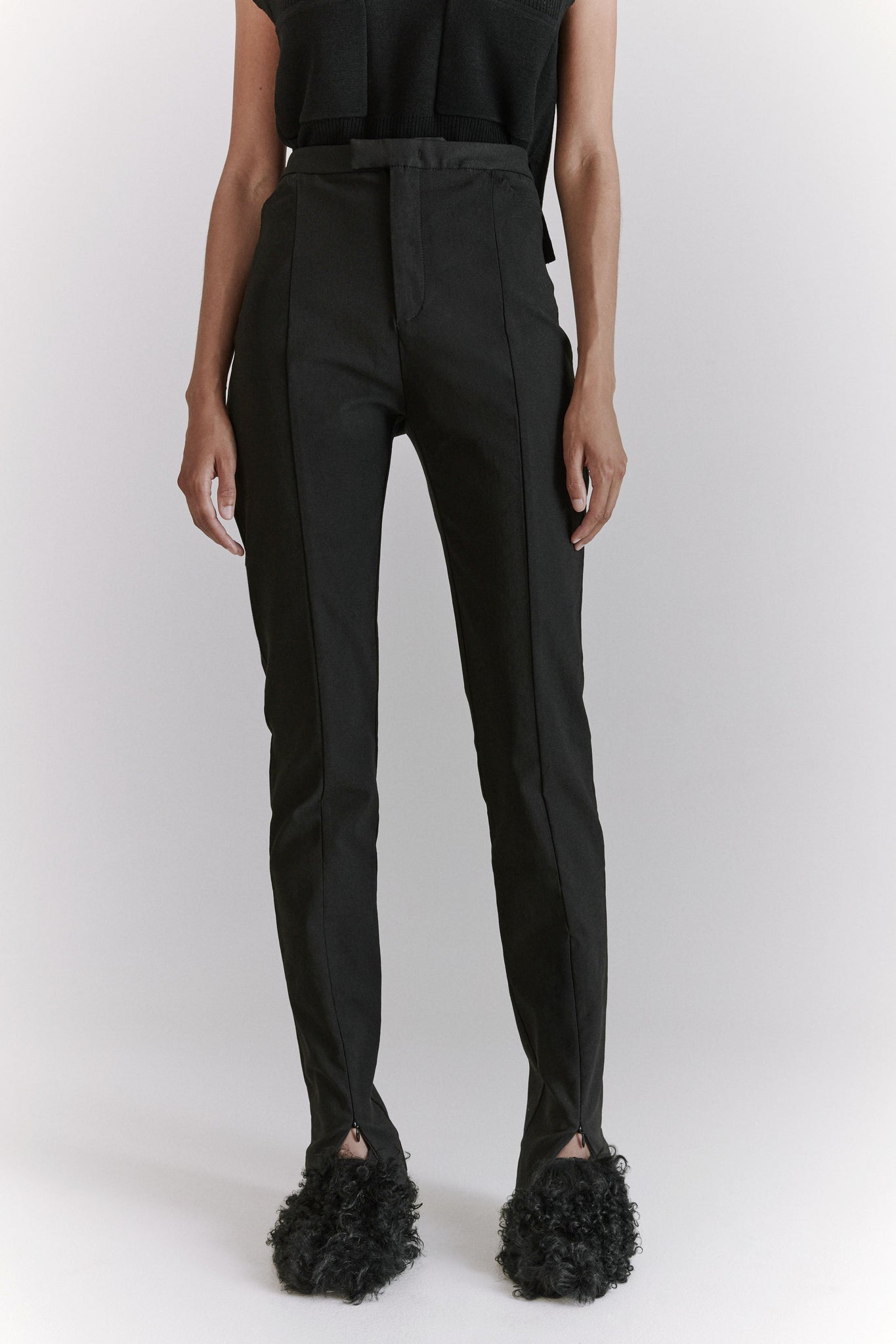 Sharp trousers by Hope - black