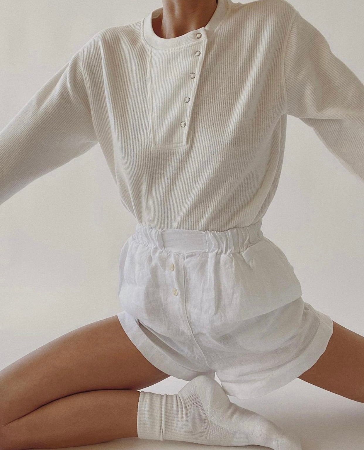 THE GABRIELLE LINEN SHORTS IN WHITE