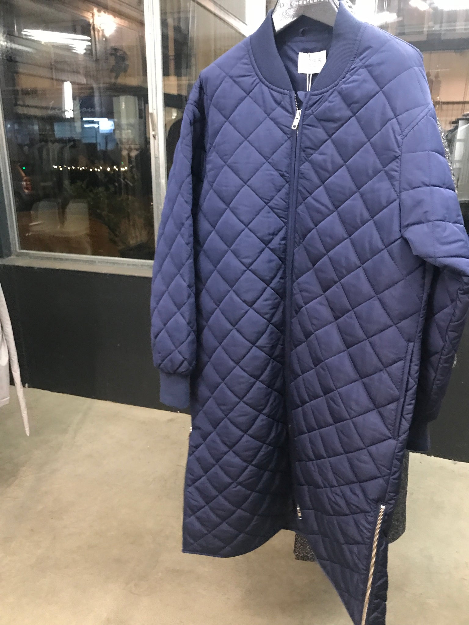 PADDED JACKET IN DARK BLUE