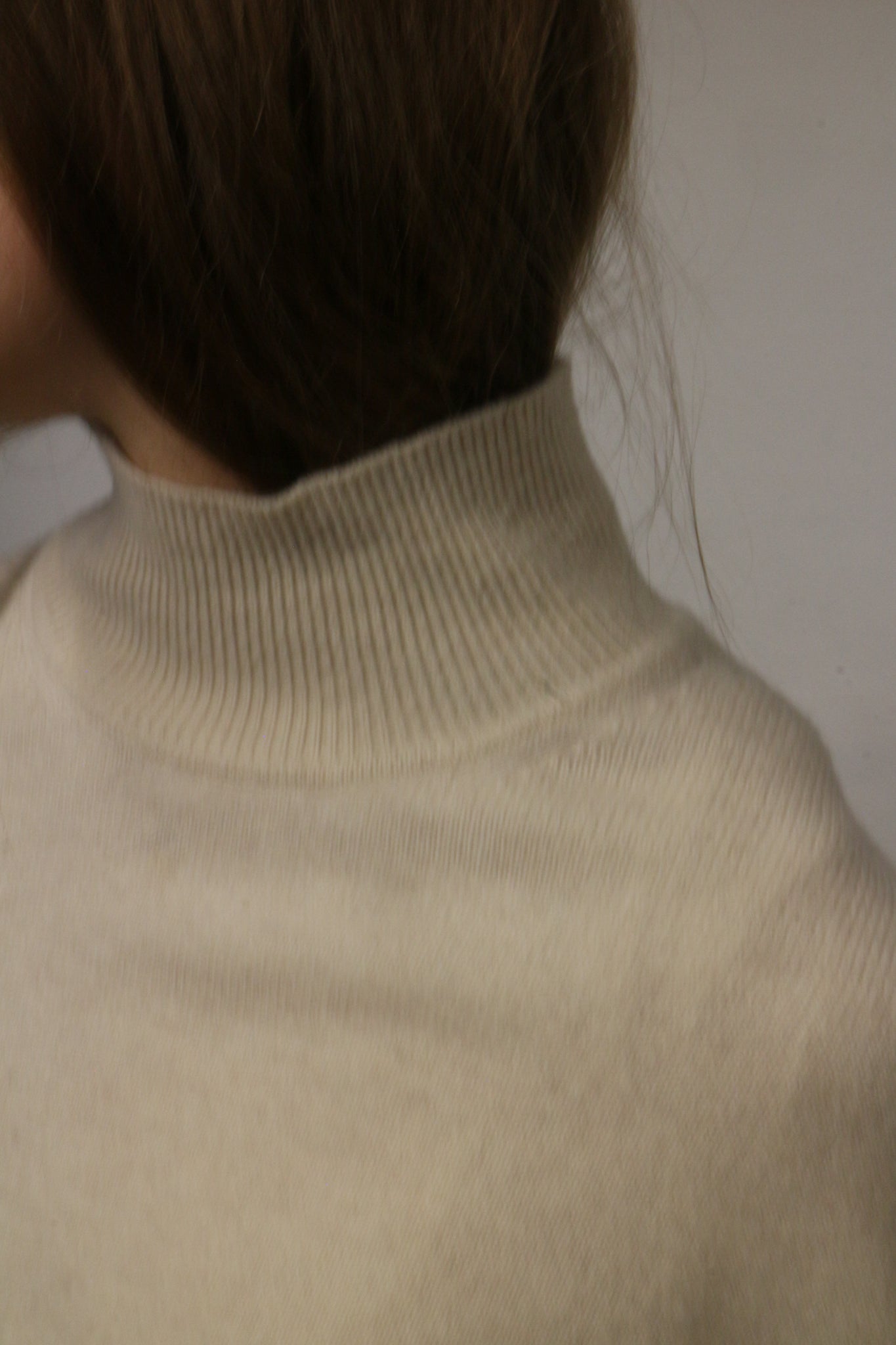 WOOL KNITTED TURTLENECK SWEATER IN IVORY WHITE