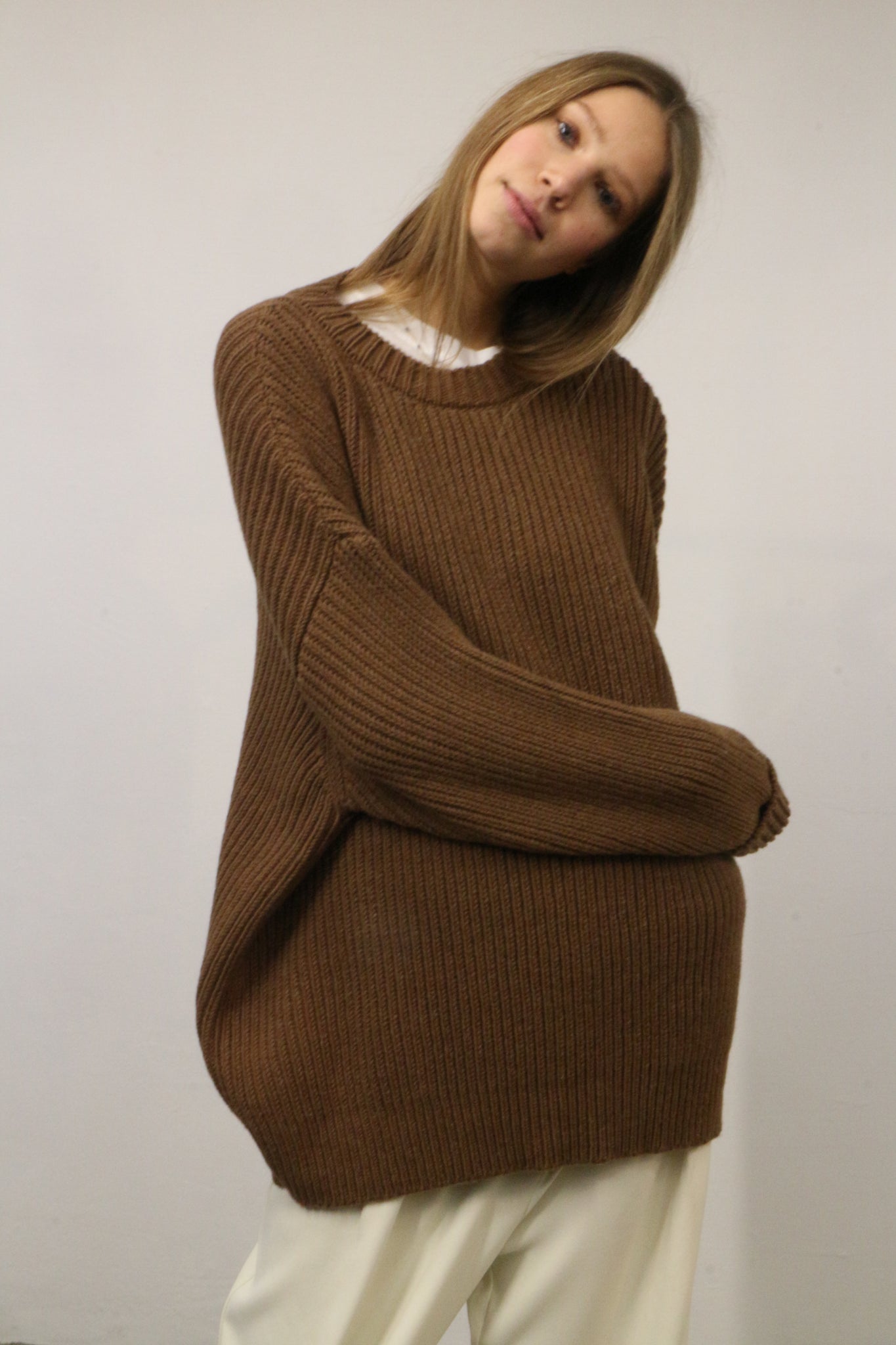 CHUNKY UNISEX KNIT PULLOVER IN BROWN BY CAN PEP REY