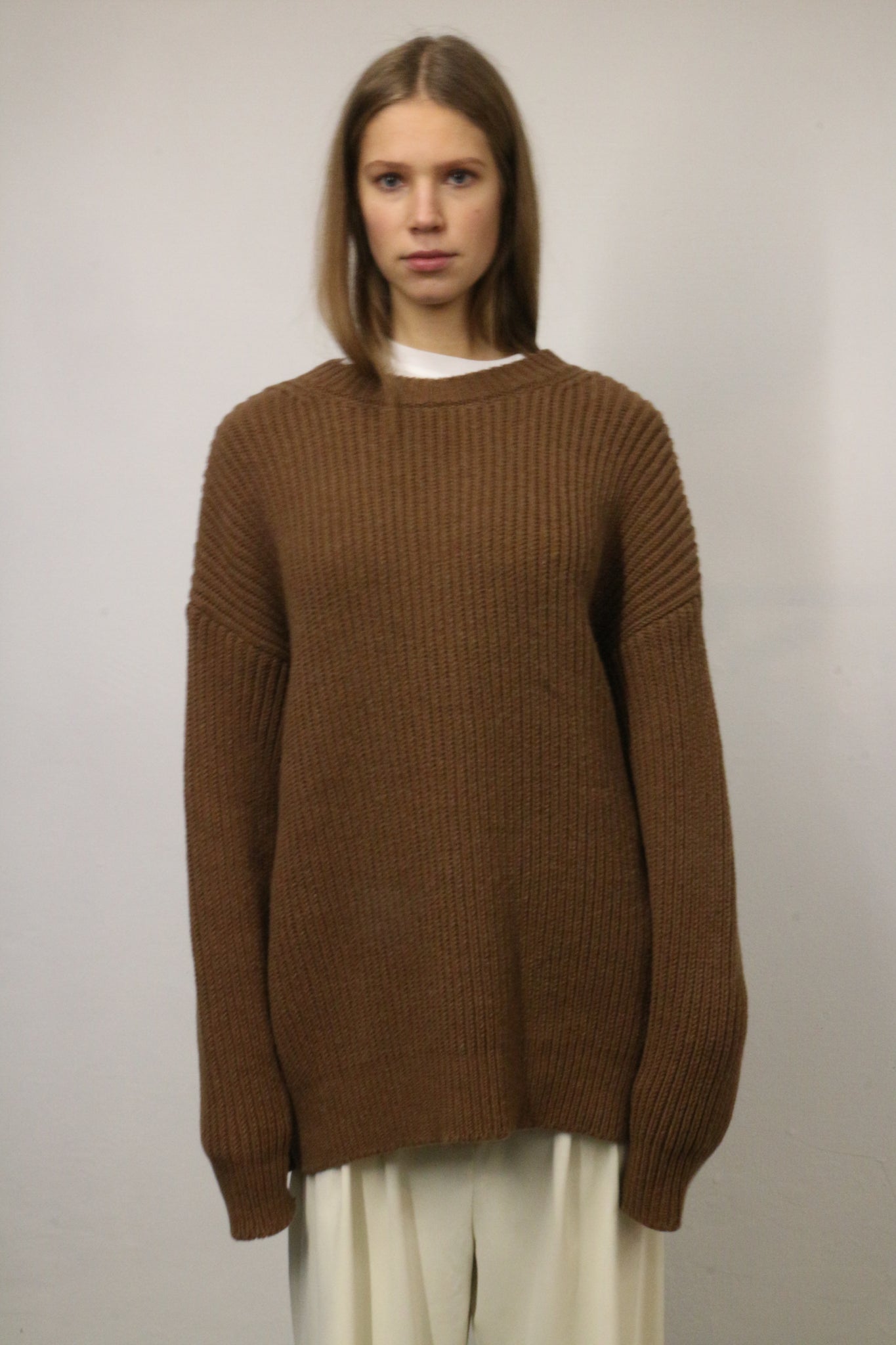 CHUNKY UNISEX KNIT PULLOVER IN BROWN BY CAN PEP REY