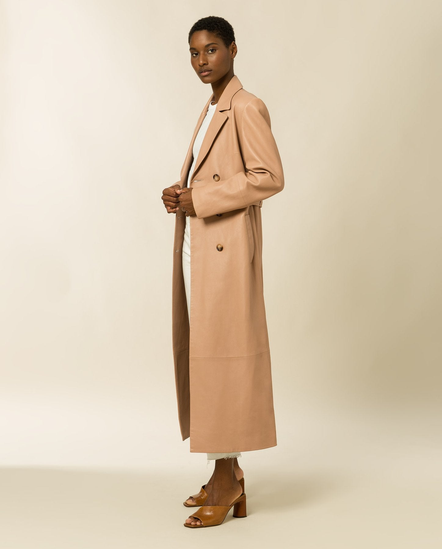 CHROMEFREE LEATHER COAT IN CAMEL