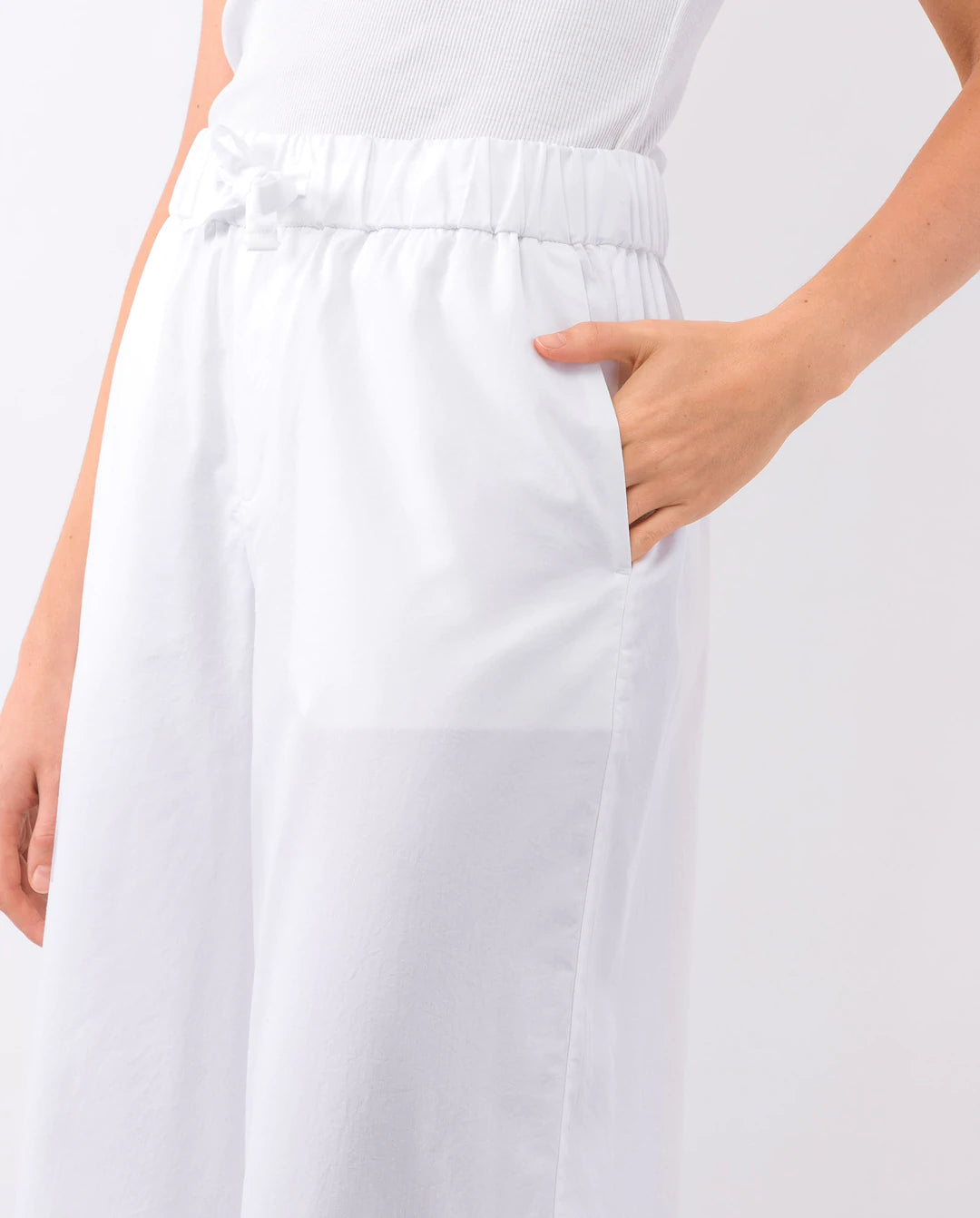 Drawstring cotton pants in white