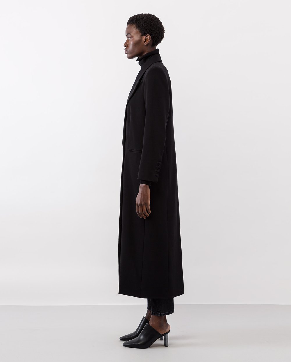 Maxi blazer coat in black – BEYOND STUDIOS