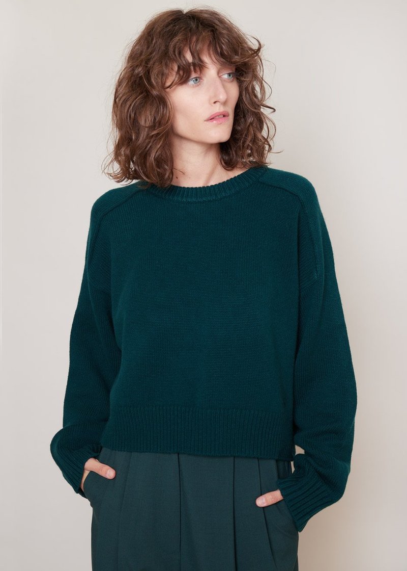 CASHMERE WOOL CROPPED SWEATER BY LOULOU STUDIO IN GREEN